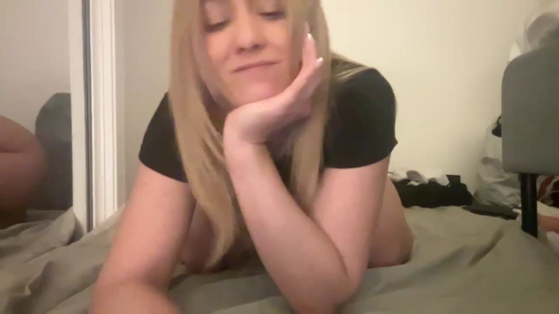 Gallery image thumbnail from HotBlondeSlut's myfreecams stream on, 11/23/2022, 10:54 image 12 of 20