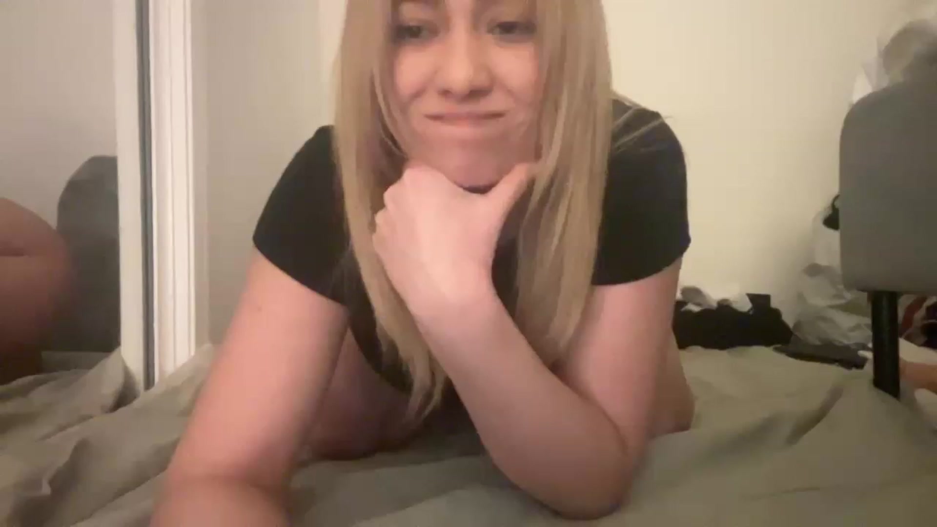 Gallery image thumbnail from HotBlondeSlut's myfreecams stream on, 11/23/2022, 10:54 image 15 of 20