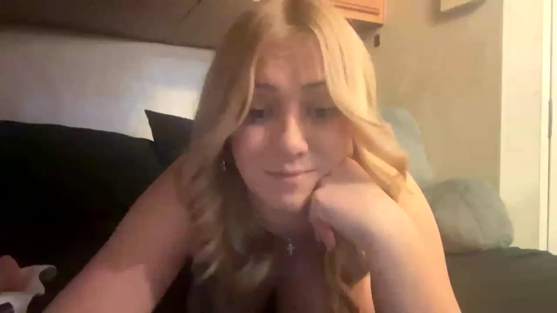 Gallery image thumbnail from HotBlondeSlut's myfreecams stream on, 11/27/2022, 24:47 image 9 of 20