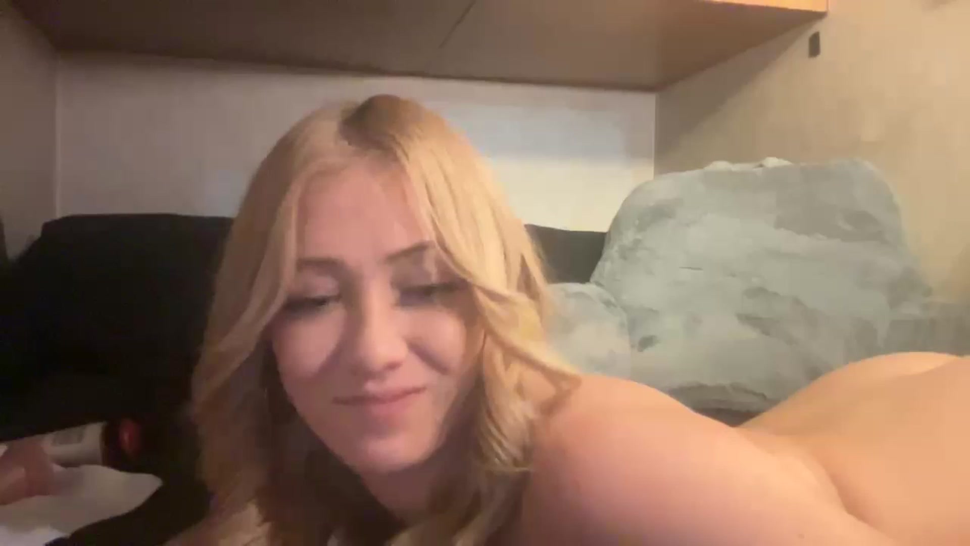 Gallery image thumbnail from HotBlondeSlut's myfreecams stream on, 11/27/2022, 04:32 image 6 of 20