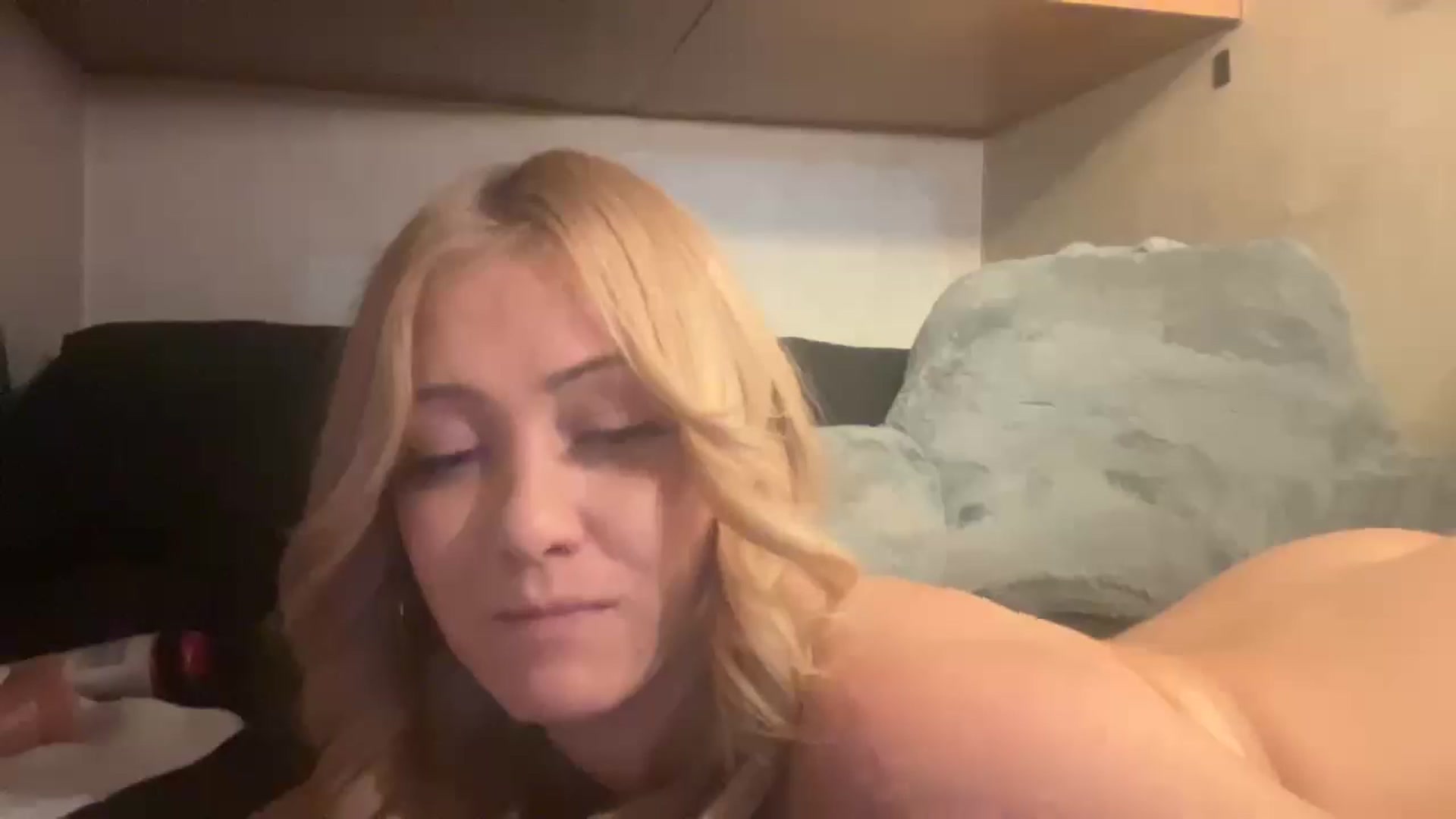 Gallery image thumbnail from HotBlondeSlut's myfreecams stream on, 11/27/2022, 04:32 image 11 of 20