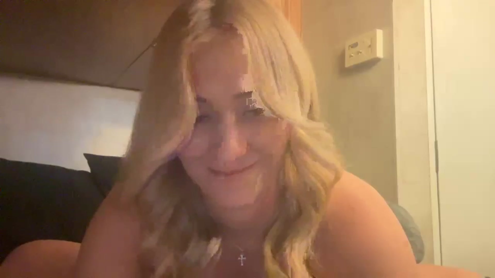 Gallery image thumbnail from HotBlondeSlut's myfreecams stream on, 11/27/2022, 07:24 image 16 of 20