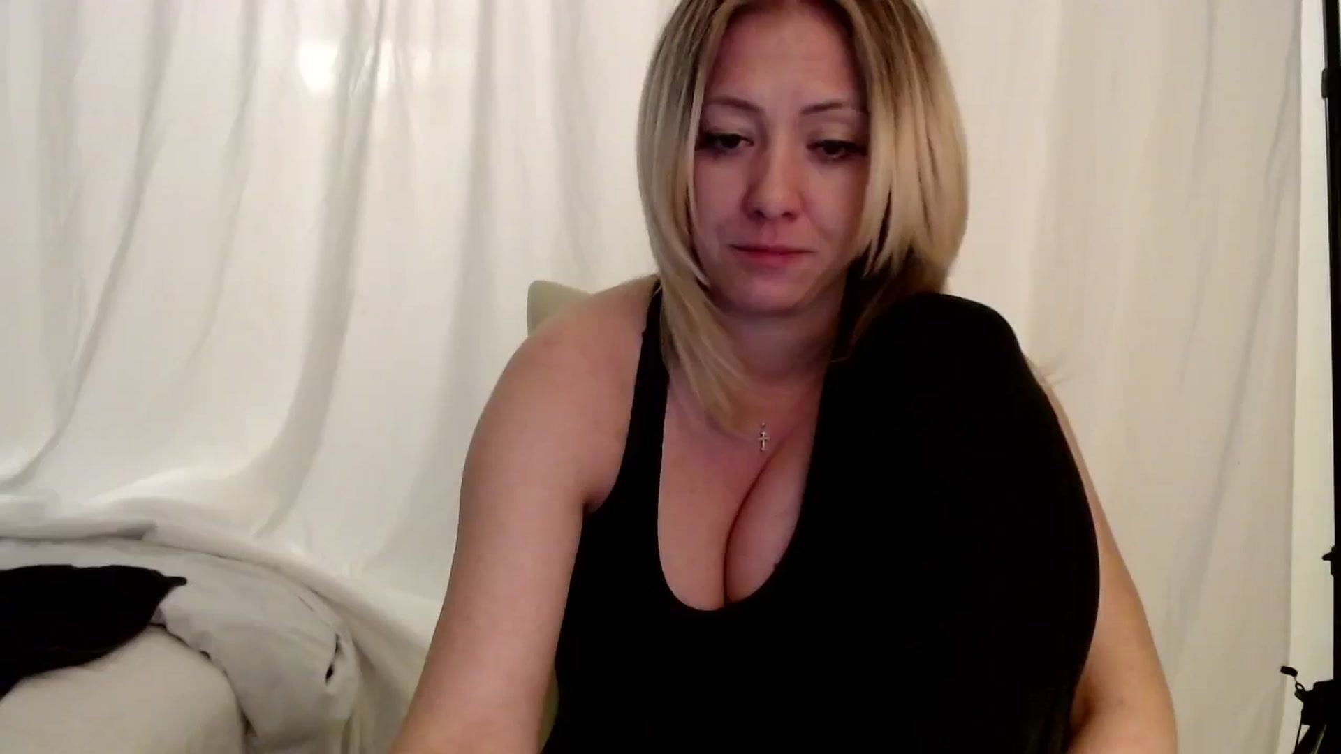 Gallery image thumbnail from HotBlondeSlut's myfreecams stream on, 03/26/2025, 08:22 image 11 of 20