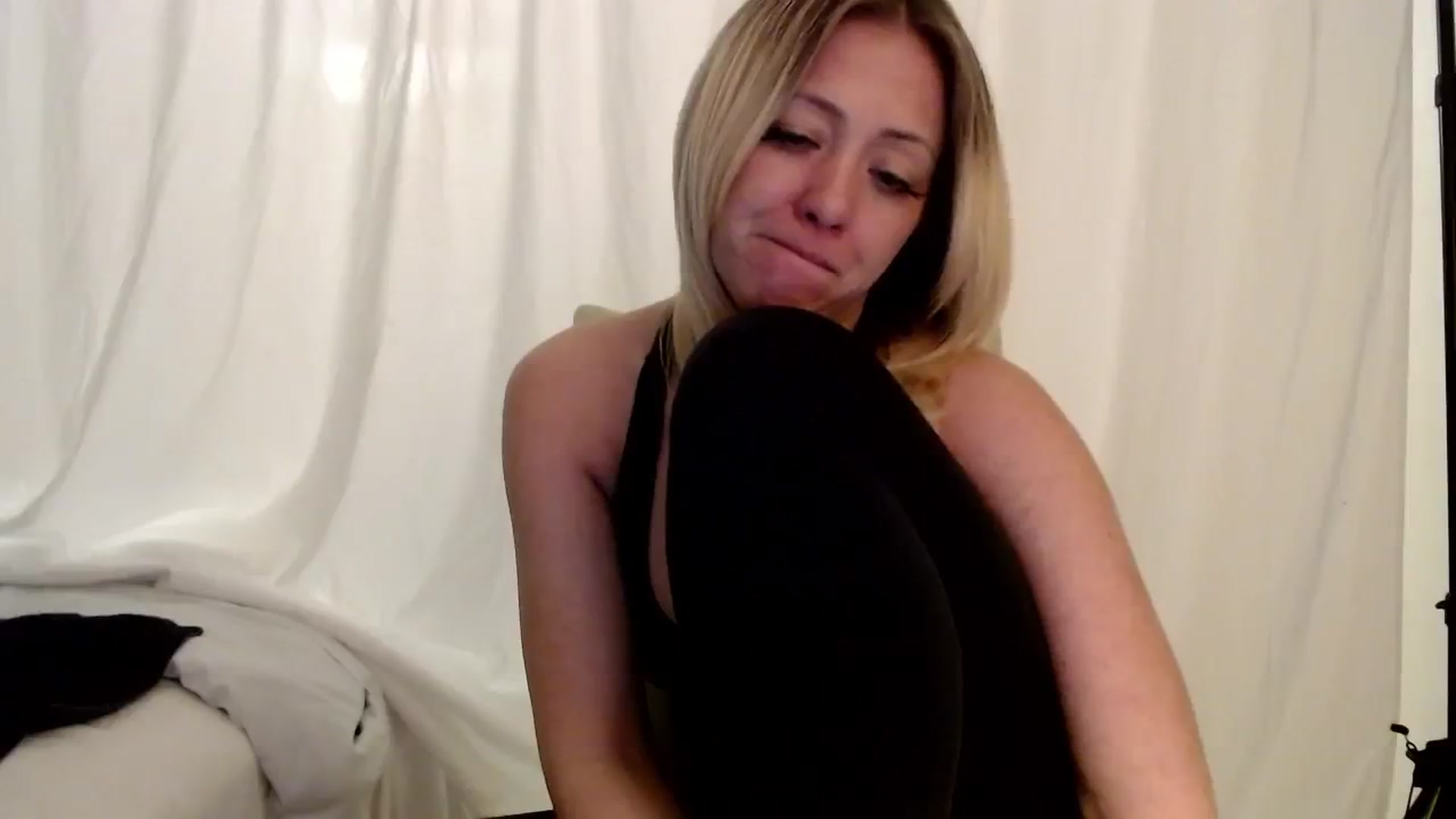 Gallery image thumbnail from HotBlondeSlut's myfreecams stream on, 03/26/2025, 08:22 image 16 of 20