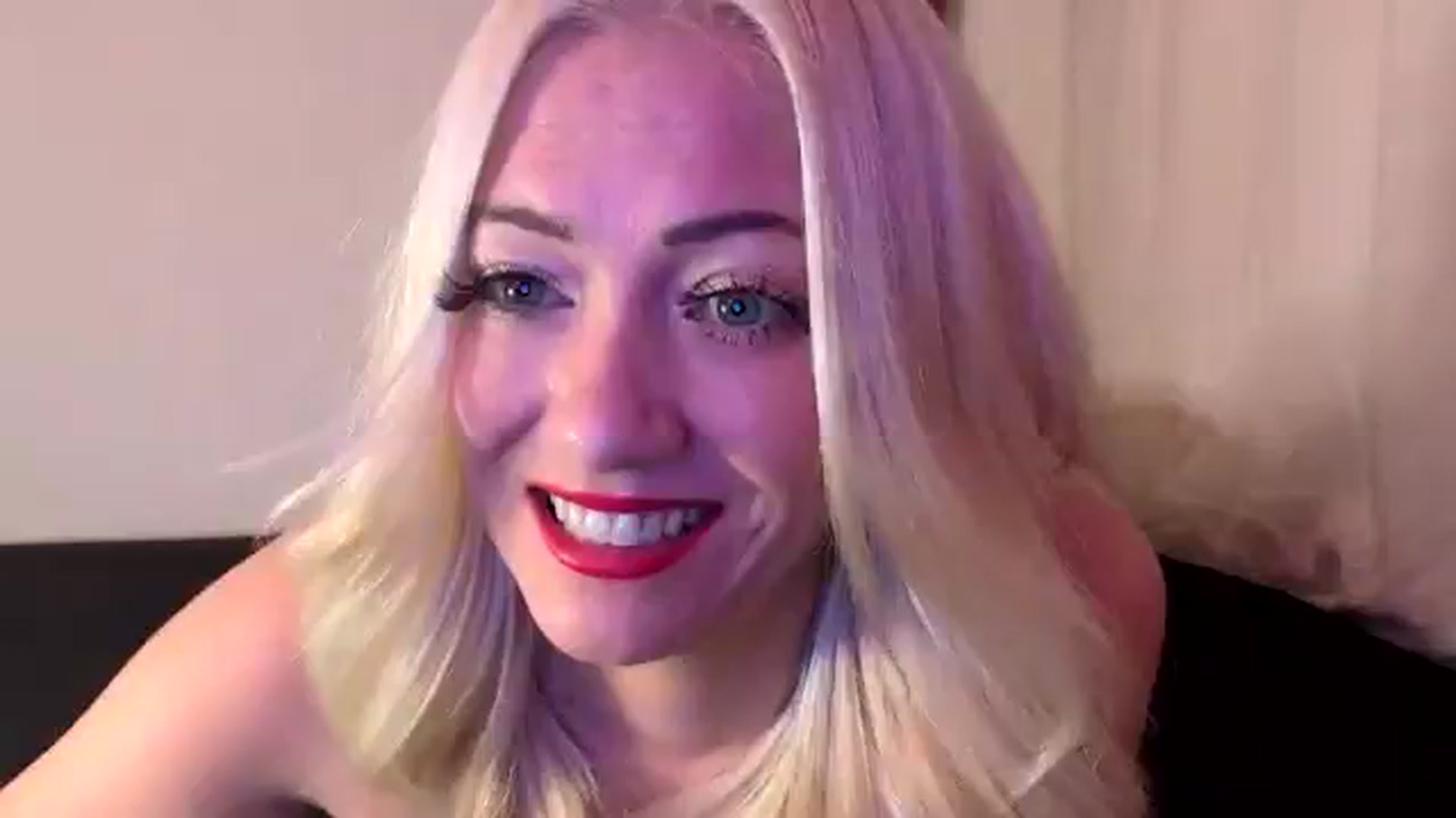 Gallery image thumbnail from HotBlondeSlut's myfreecams stream on, 12/30/2025, 10:17 image 8 of 20