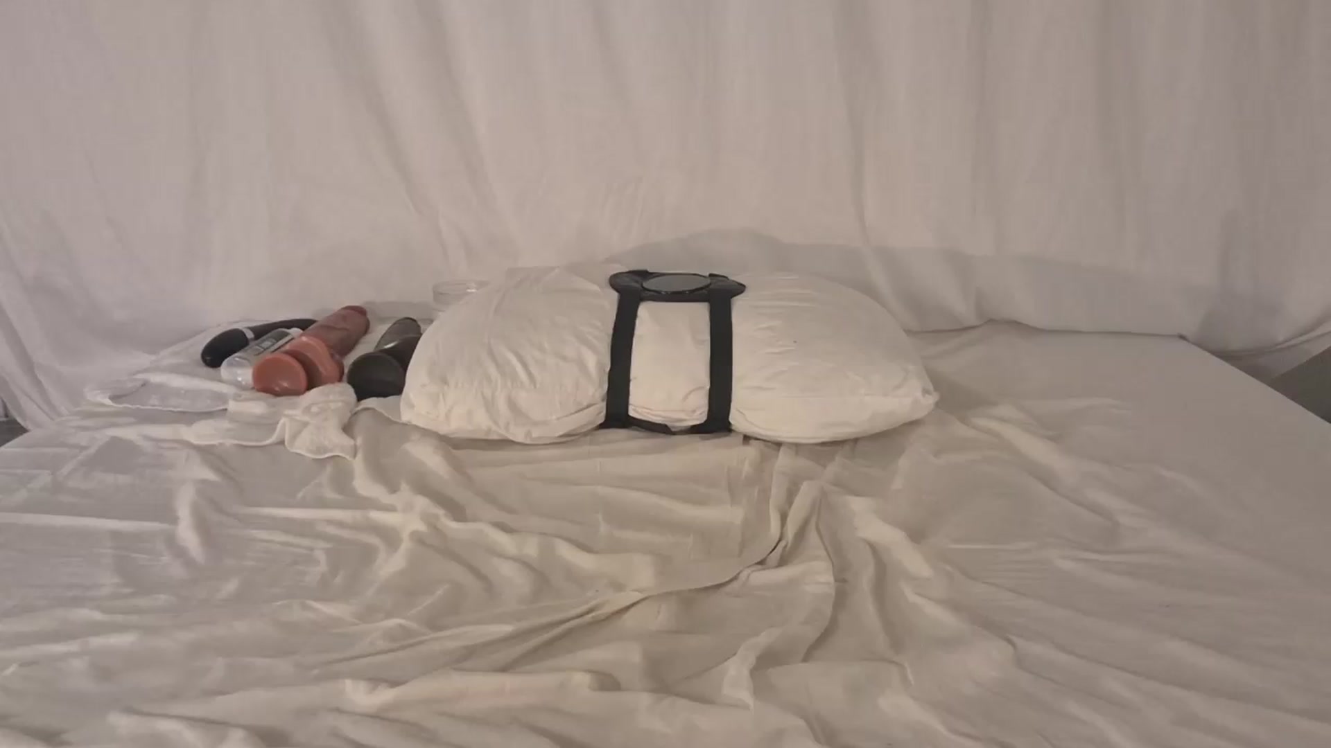 Gallery image thumbnail from HotBlondeSlut's myfreecams stream on, 06/16/2026, 05:03 image 8 of 20