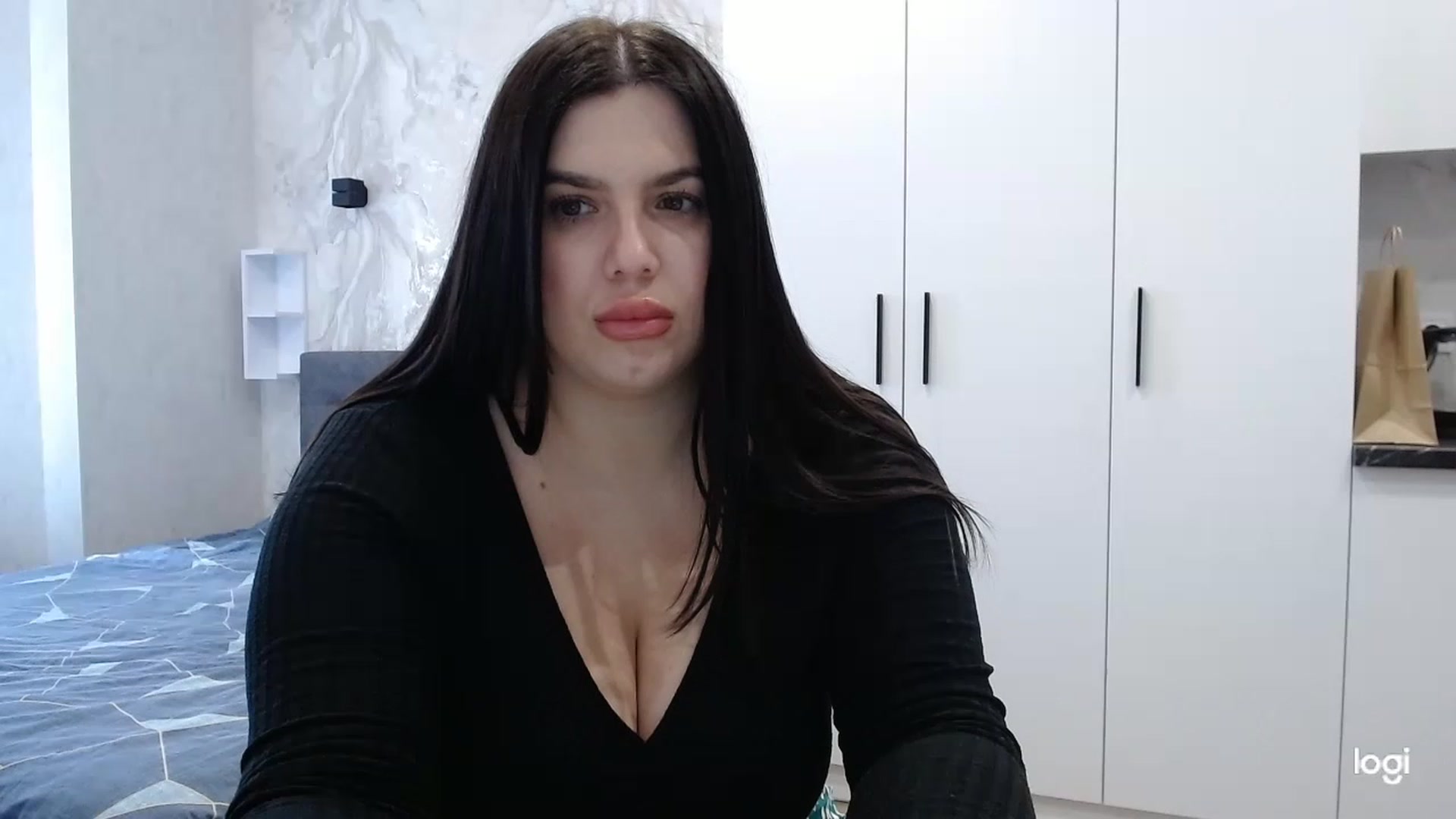 Gallery image thumbnail from HotBrunetteH's myfreecams stream on, 03/12/2023, 10:46 image 4 of 20