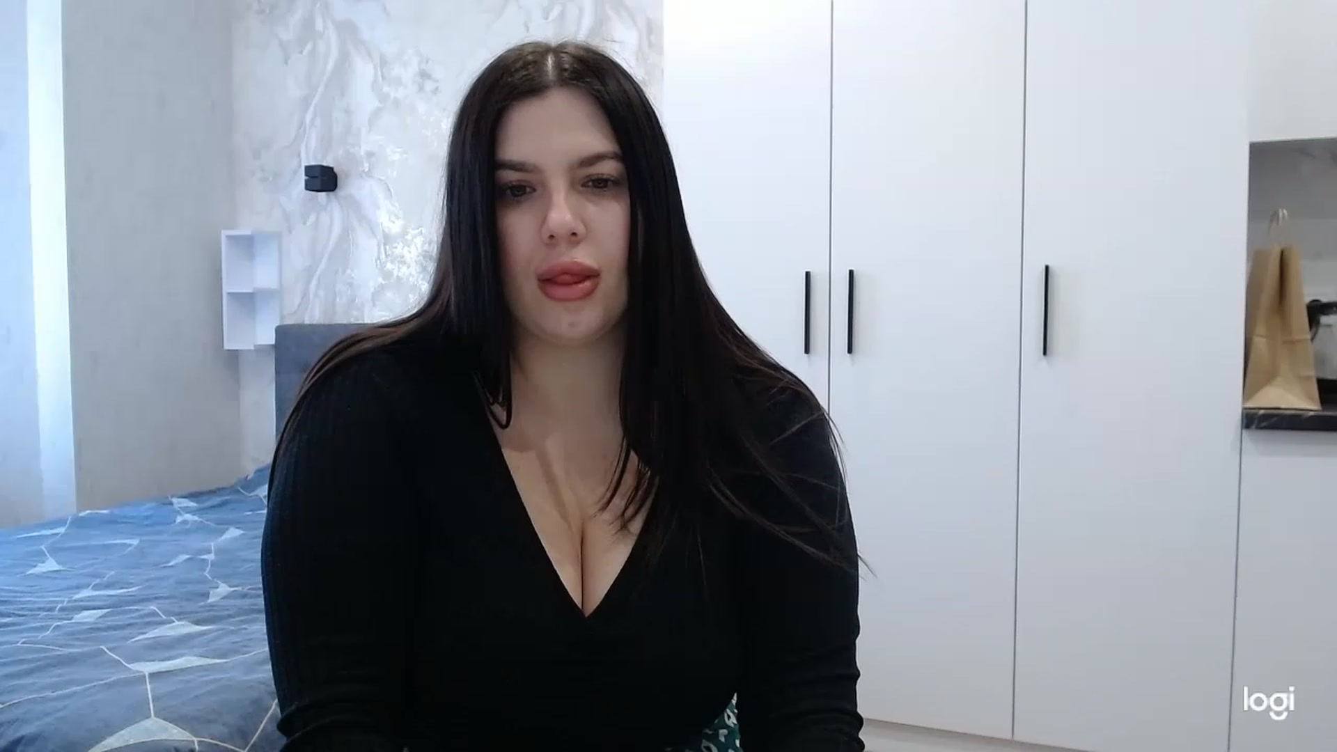 Gallery image thumbnail from HotBrunetteH's myfreecams stream on, 03/12/2023, 10:46 image 13 of 20