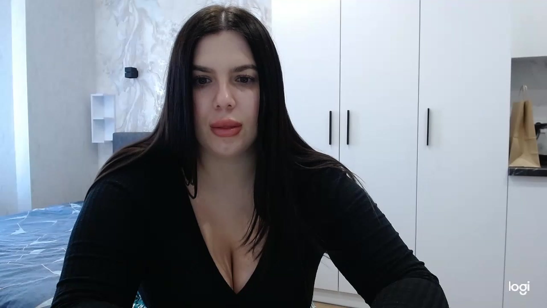 Gallery image thumbnail from HotBrunetteH's myfreecams stream on, 03/12/2023, 10:46 image 14 of 20