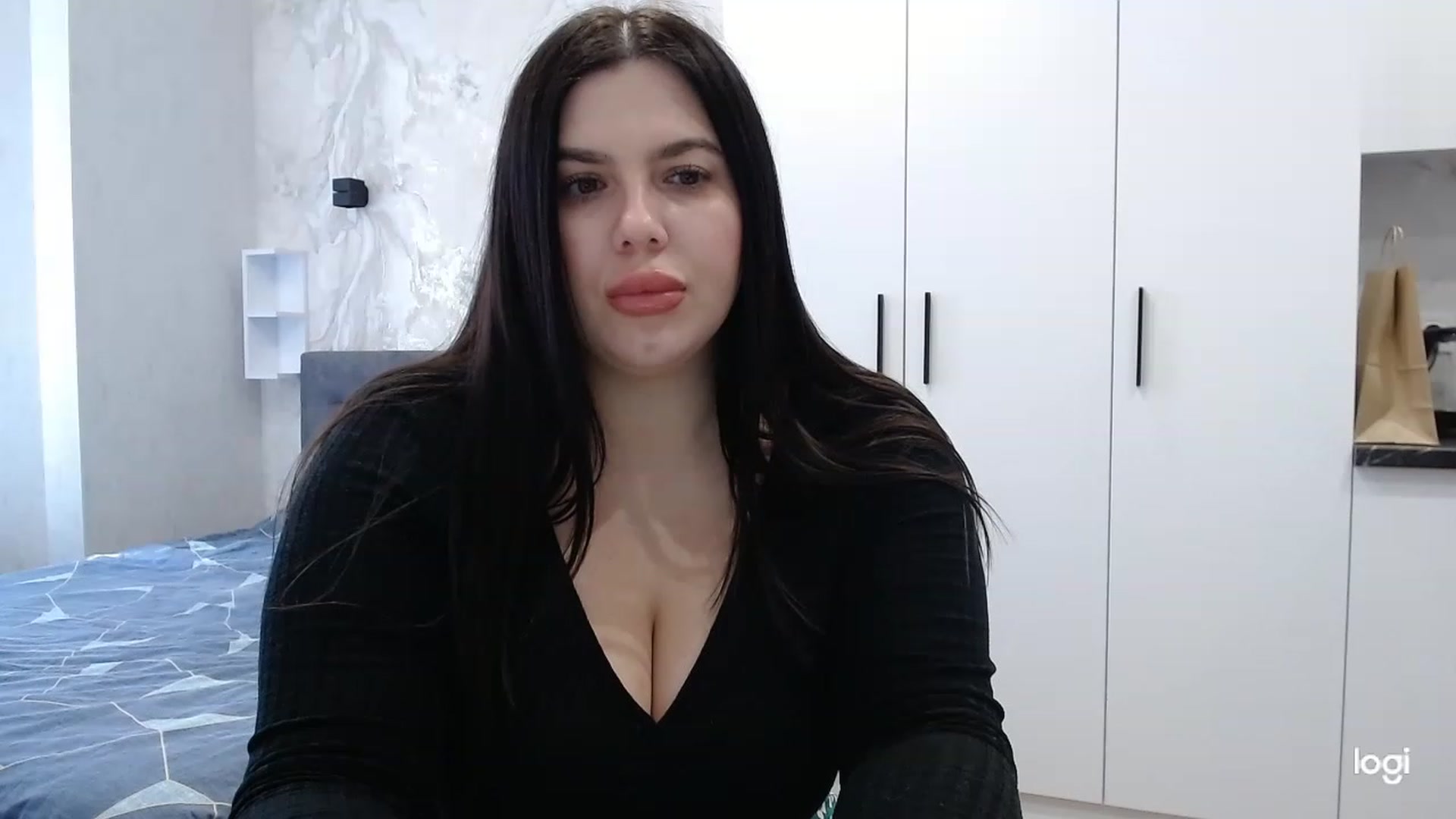 Gallery image thumbnail from HotBrunetteH's myfreecams stream on, 03/12/2023, 10:46 image 1 of 20