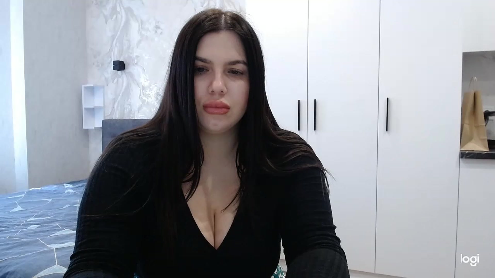 Gallery image thumbnail from HotBrunetteH's myfreecams stream on, 03/12/2023, 10:46 image 3 of 20