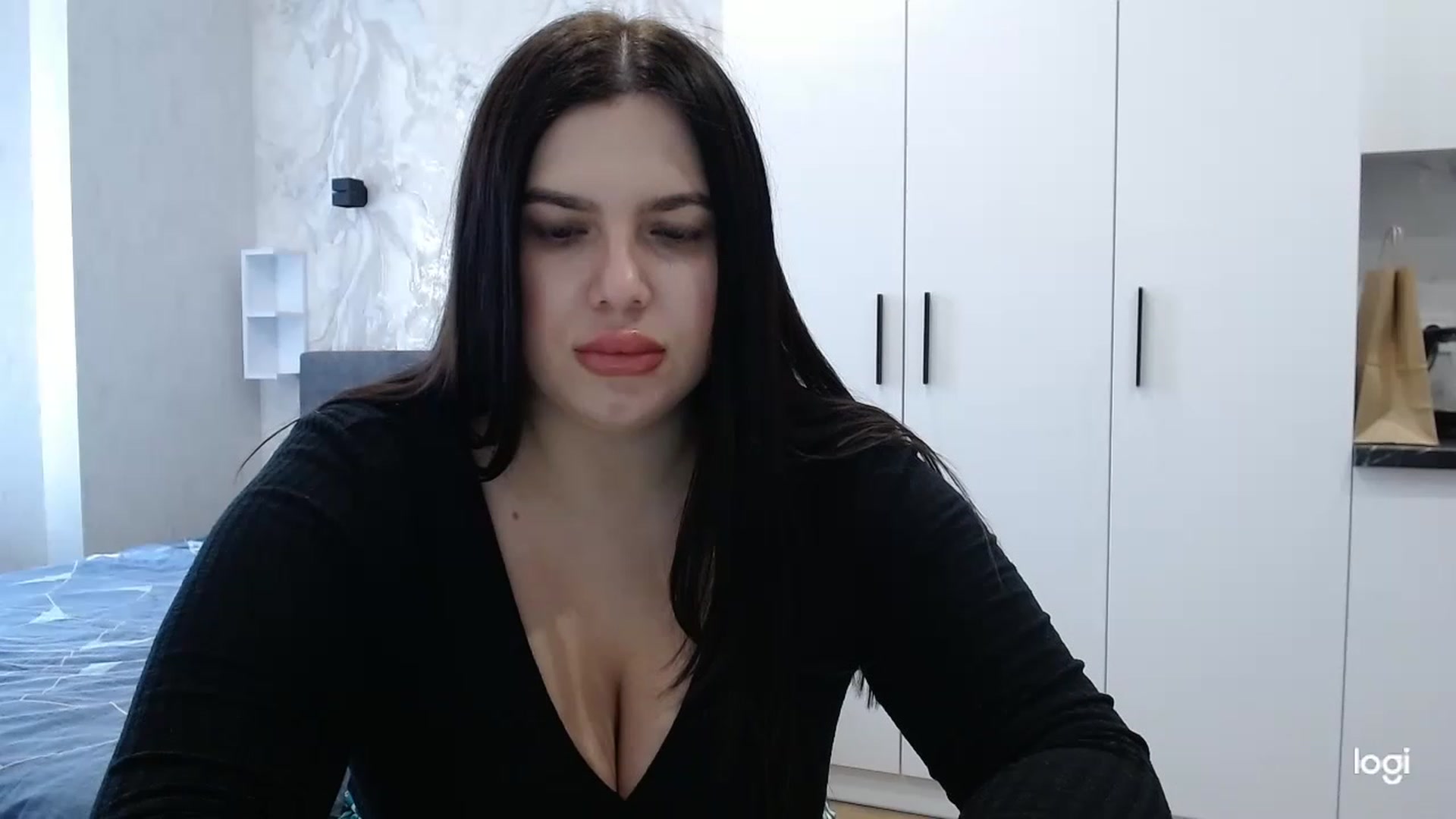 Gallery image thumbnail from HotBrunetteH's myfreecams stream on, 03/12/2023, 10:46 image 16 of 20