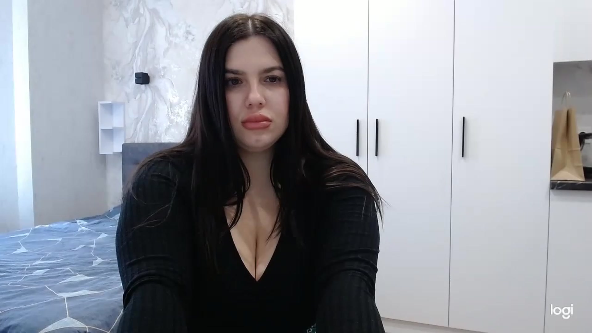 Gallery image thumbnail from HotBrunetteH's myfreecams stream on, 03/12/2023, 10:46 image 2 of 20