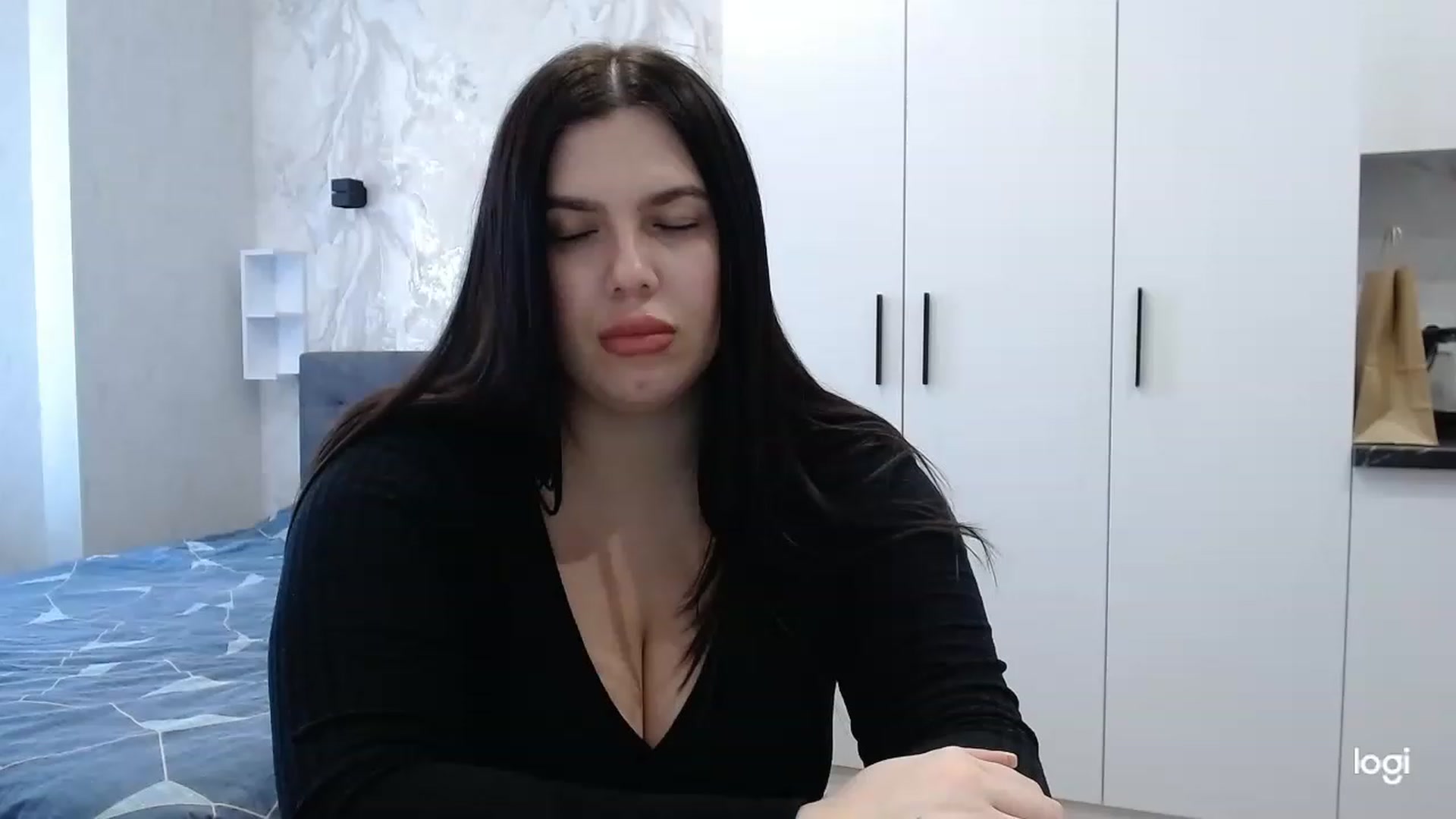 Gallery image thumbnail from HotBrunetteH's myfreecams stream on, 03/12/2023, 10:46 image 11 of 20