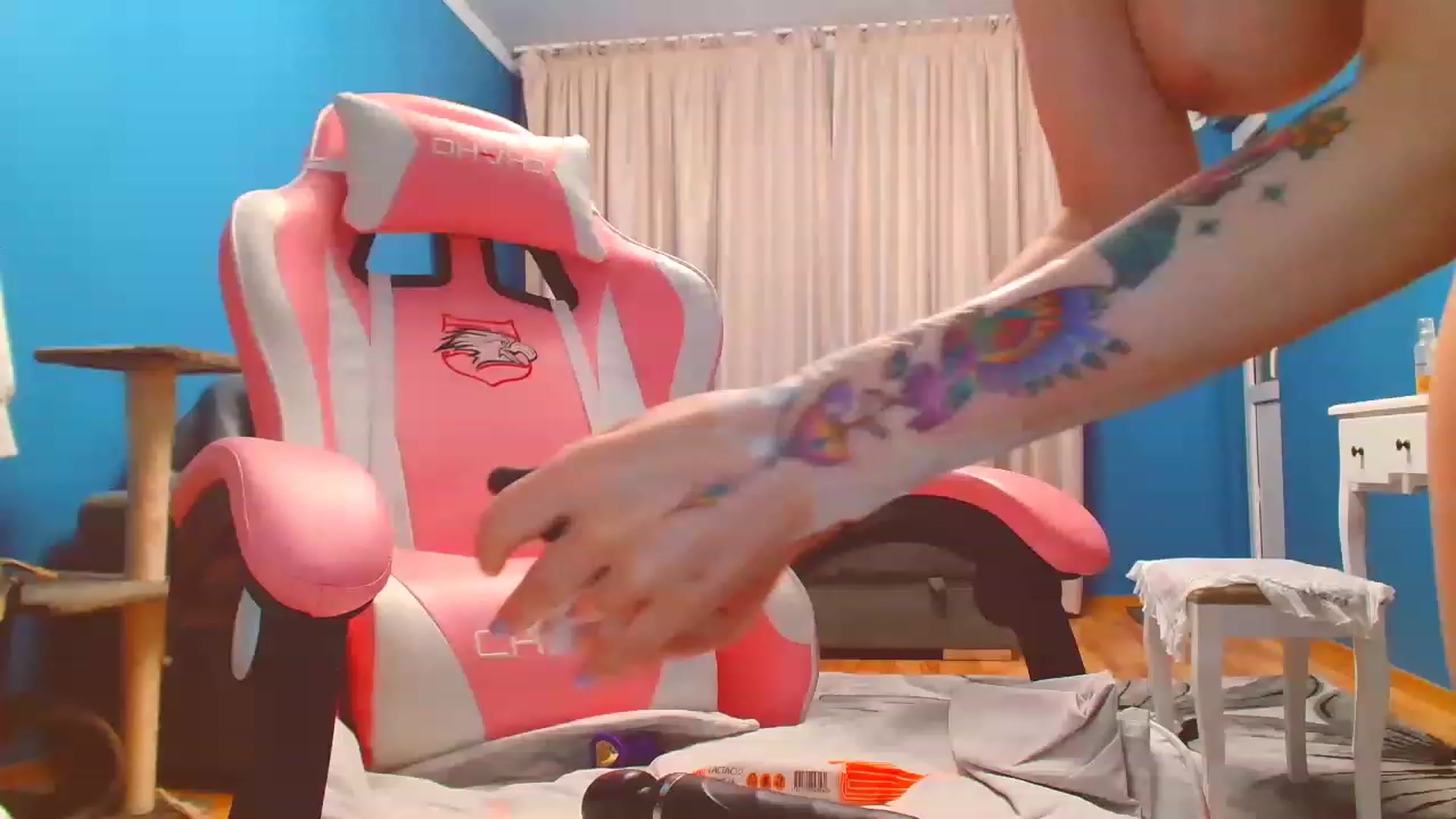 Gallery image thumbnail from HotCafeDelina's myfreecams stream on, 11/15/2022, 17:36 image 8 of 20