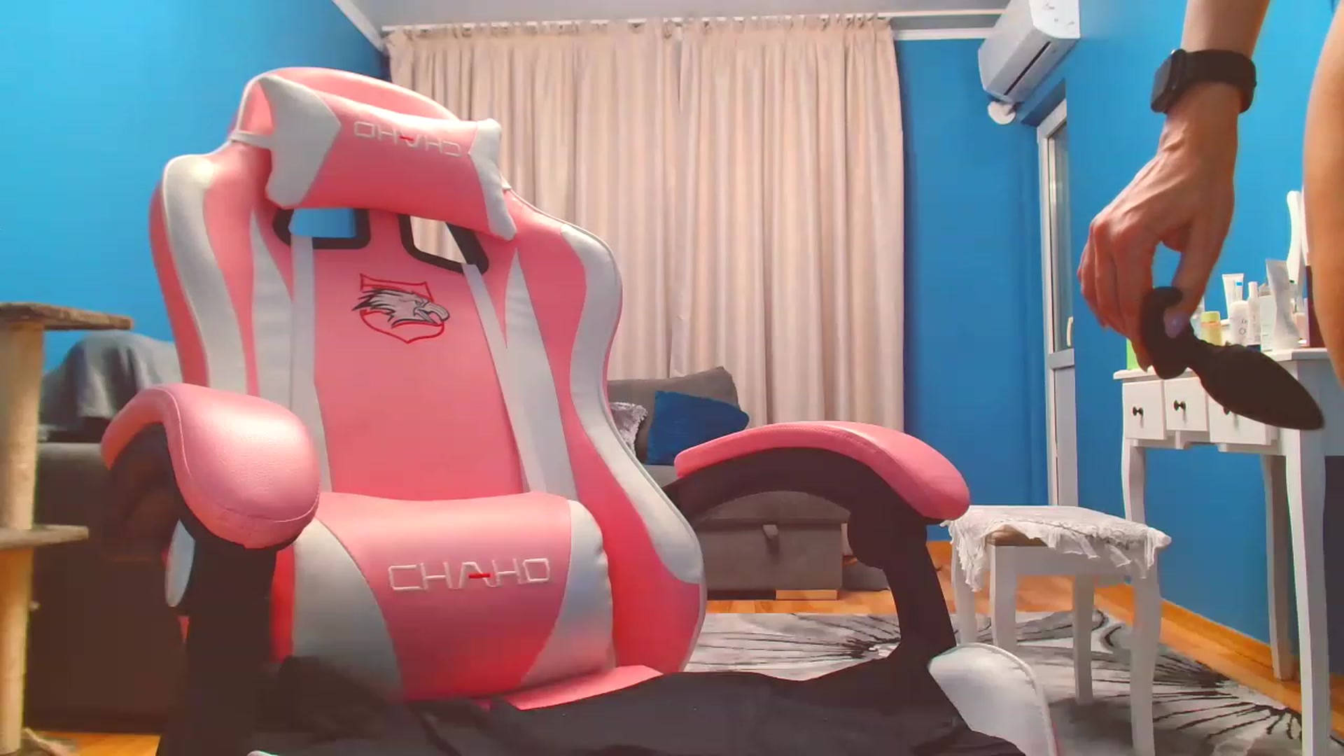 Gallery image thumbnail from HotCafeDelina's myfreecams stream on, 11/16/2022, 20:58 image 5 of 20