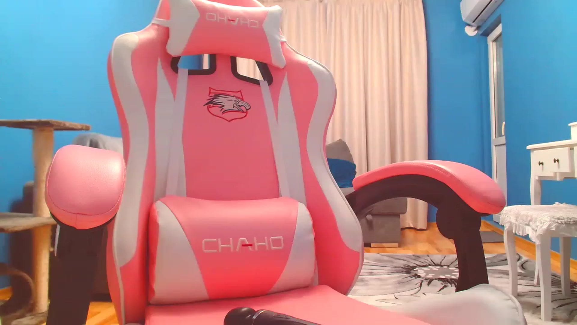 Gallery image thumbnail from HotCafeDelina's myfreecams stream on, 11/17/2022, 17:35 image 14 of 20