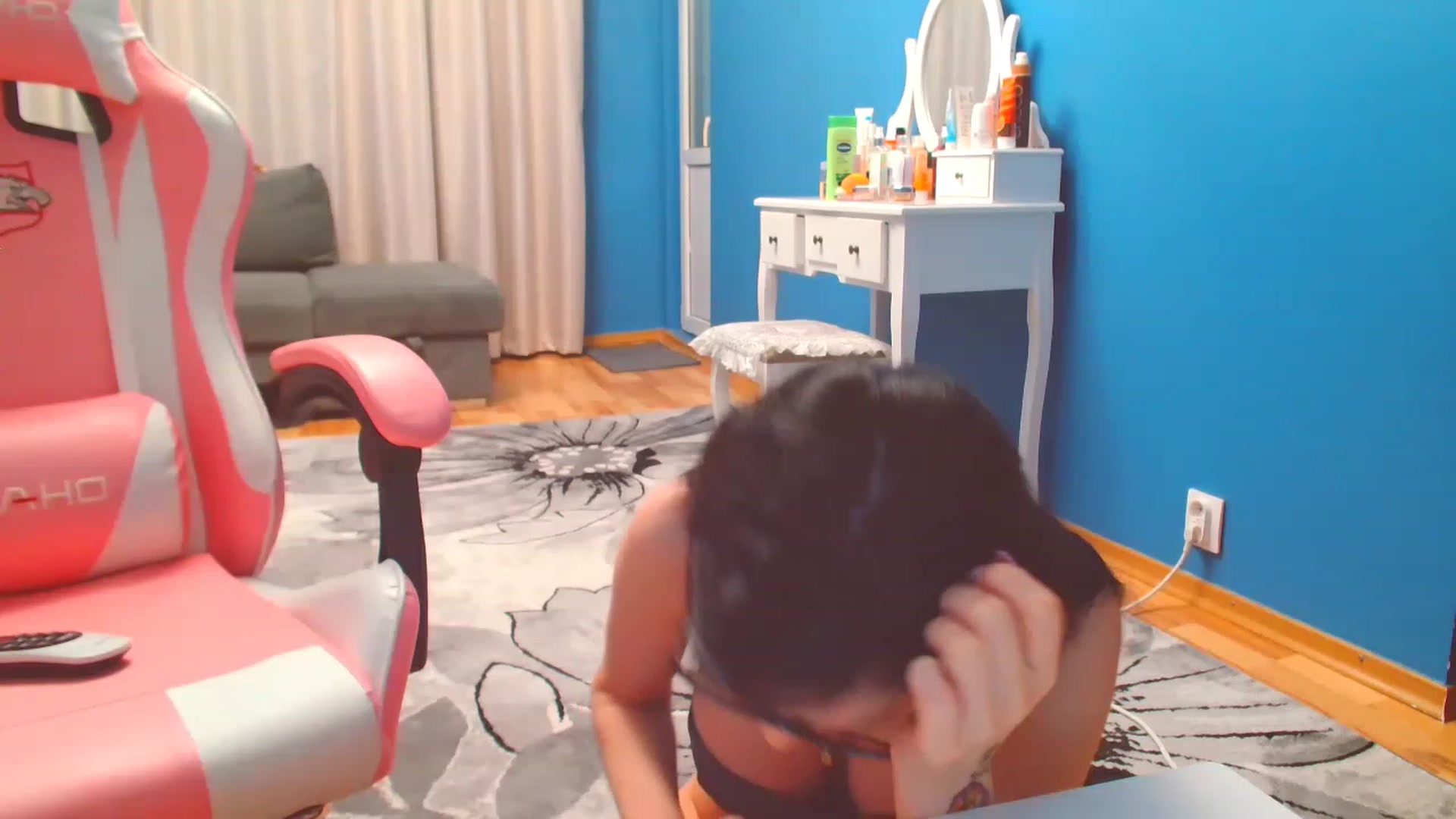 Gallery image thumbnail from HotCafeDelina's myfreecams stream on, 11/19/2022, 16:47 image 1 of 20