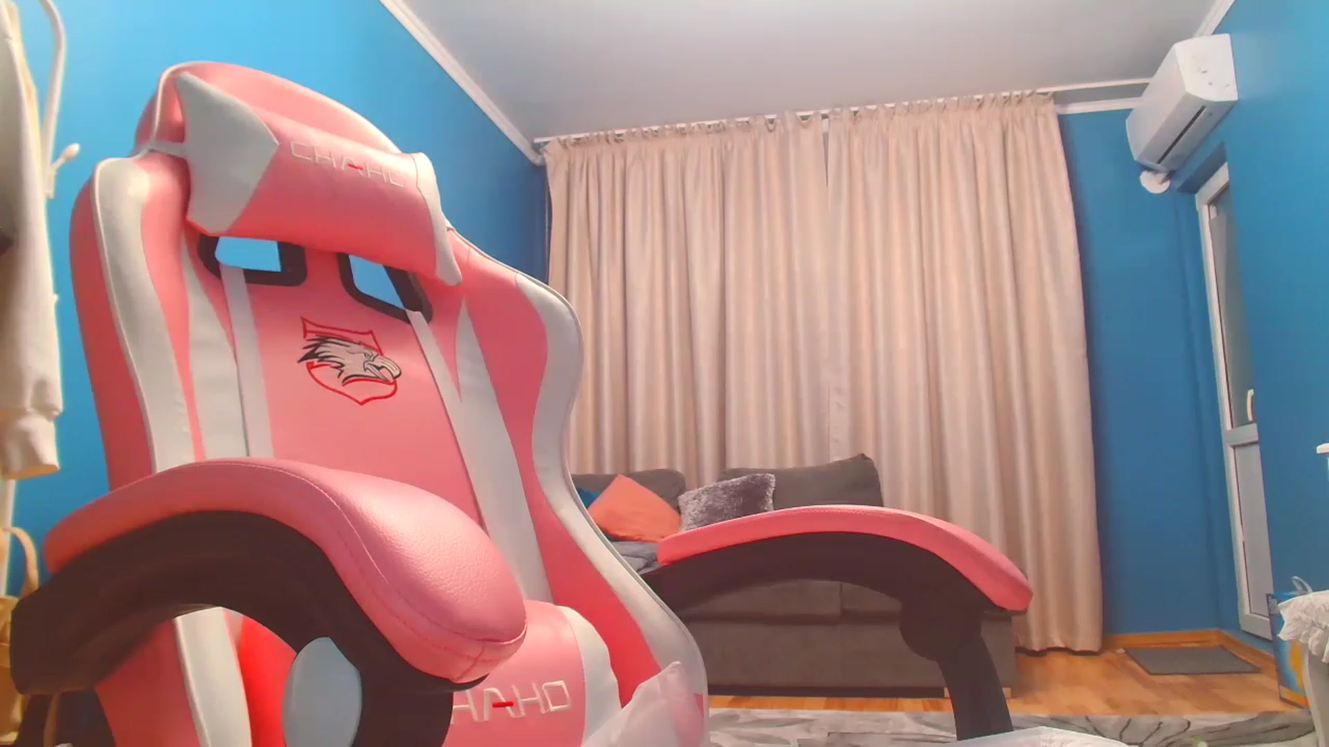 Gallery image thumbnail from HotCafeDelina's myfreecams stream on, 11/21/2022, 15:55 image 19 of 20