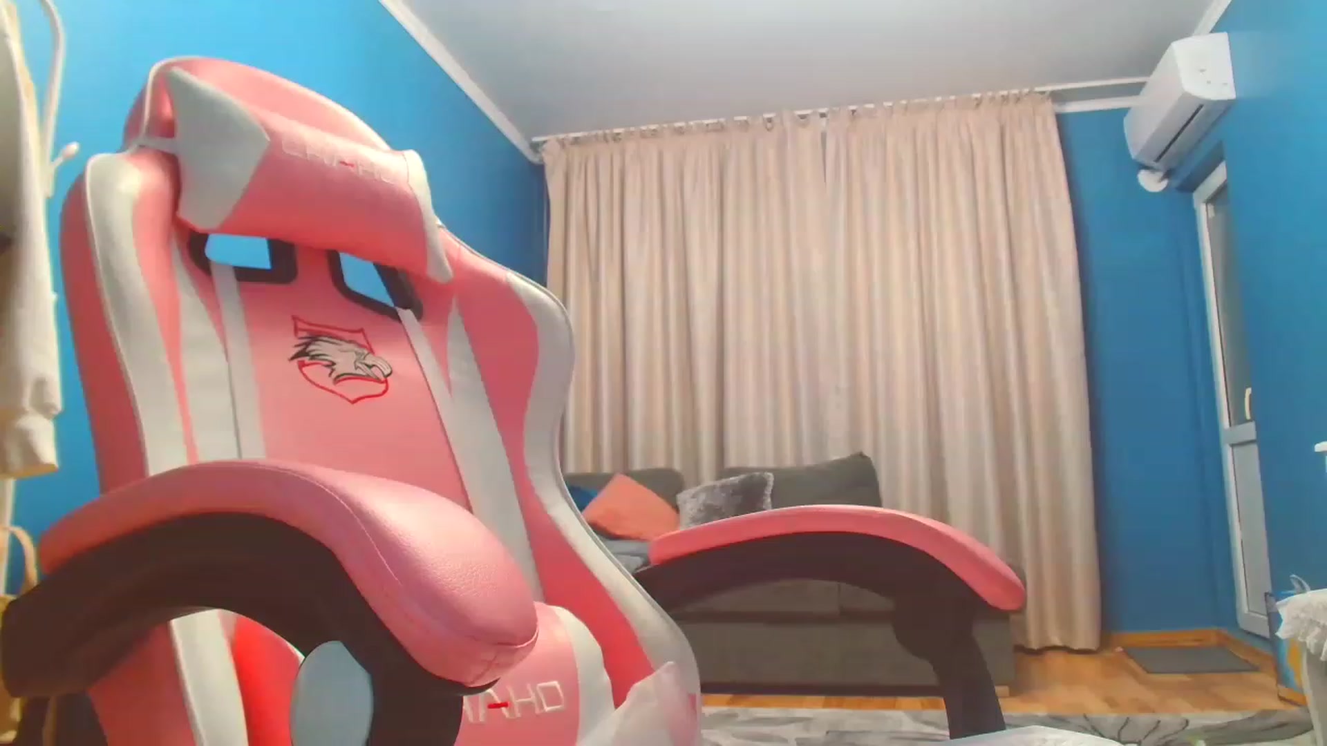 Gallery image thumbnail from HotCafeDelina's myfreecams stream on, 11/21/2022, 15:55 image 18 of 20