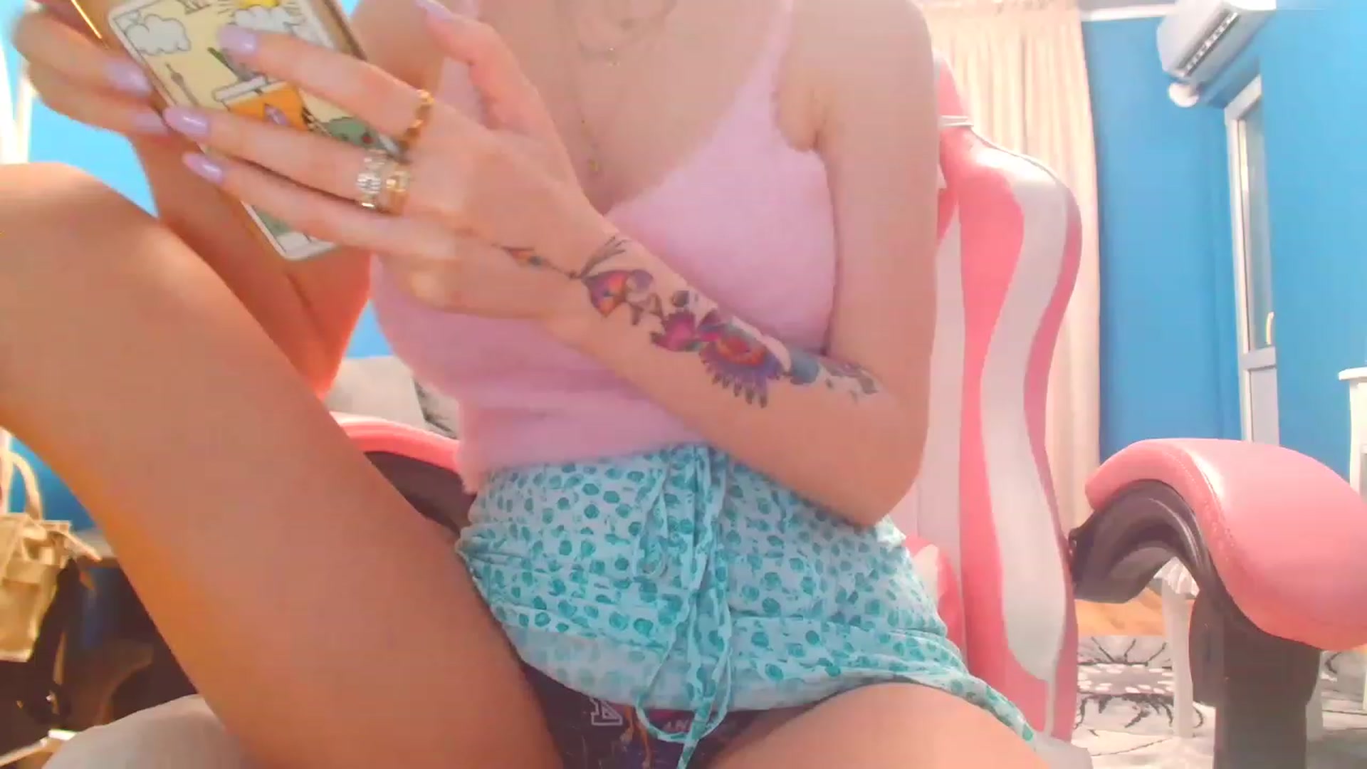 Gallery image thumbnail from HotCafeDelina's myfreecams stream on, 11/23/2022, 16:30 image 10 of 20