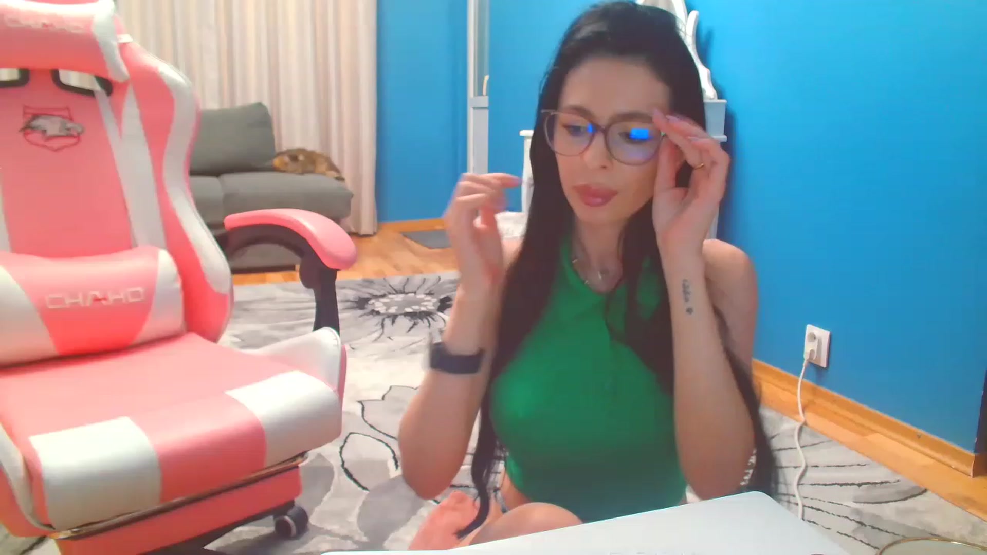 Gallery image thumbnail from HotCafeDelina's myfreecams stream on, 11/26/2022, 16:29 image 6 of 20