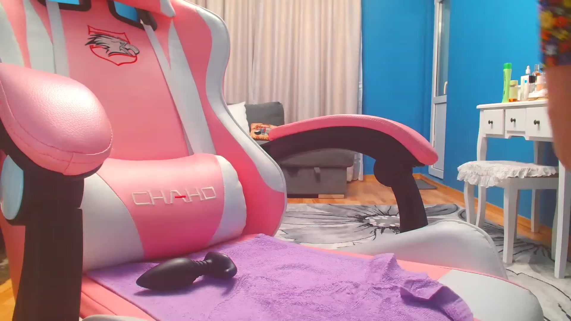 Gallery image thumbnail from HotCafeDelina's myfreecams stream on, 01/01/2023, 18:27 image 13 of 20