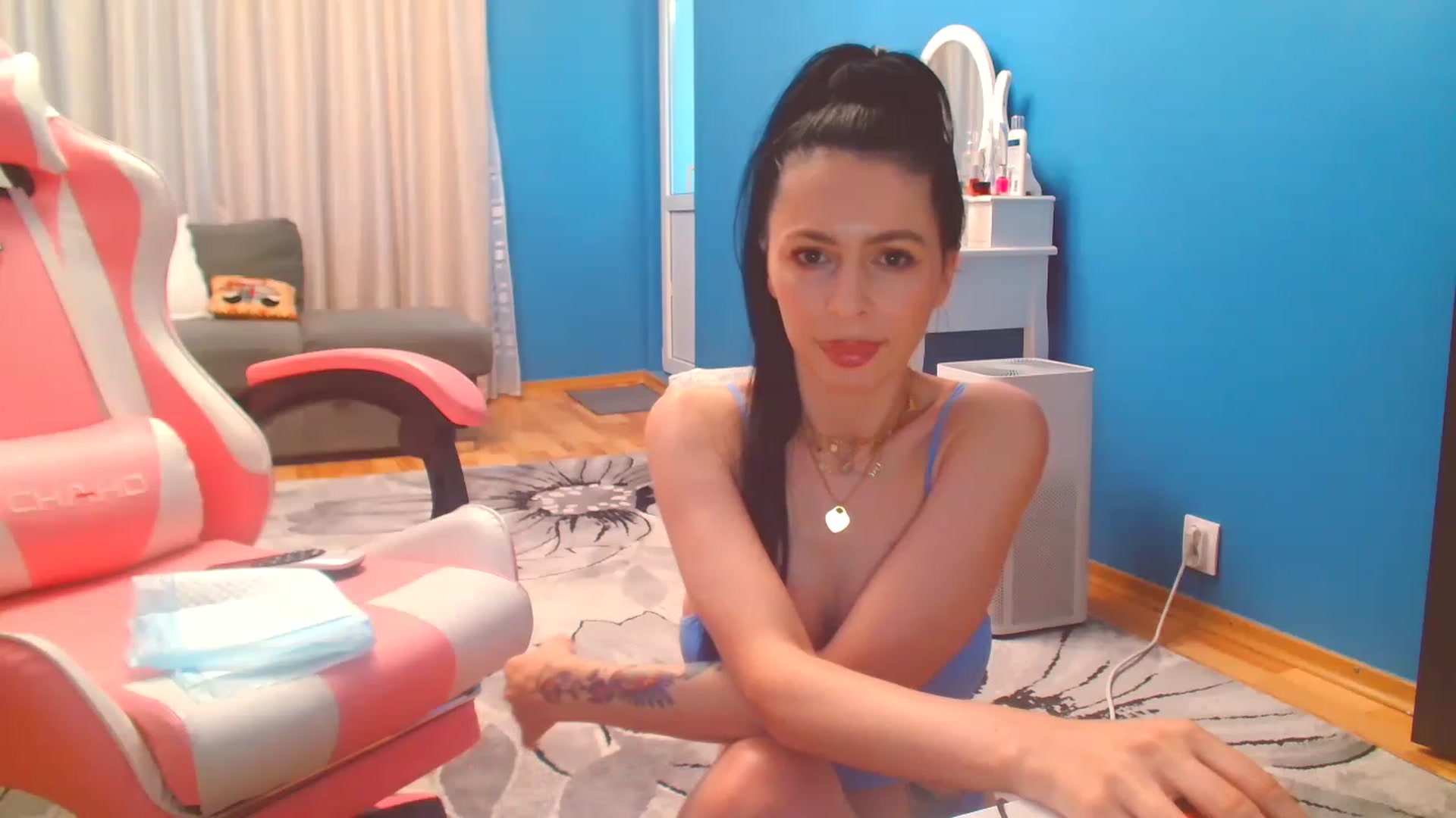 Gallery image thumbnail from HotCafeDelina's myfreecams stream on, 01/02/2023, 15:24 image 4 of 20