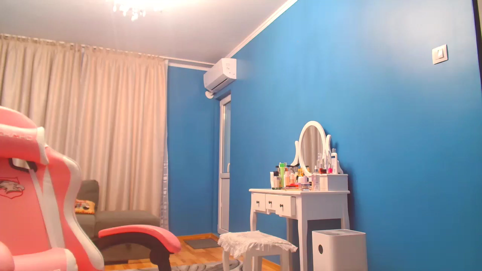 Gallery image thumbnail from HotCafeDelina's myfreecams stream on, 01/02/2023, 15:24 image 11 of 20