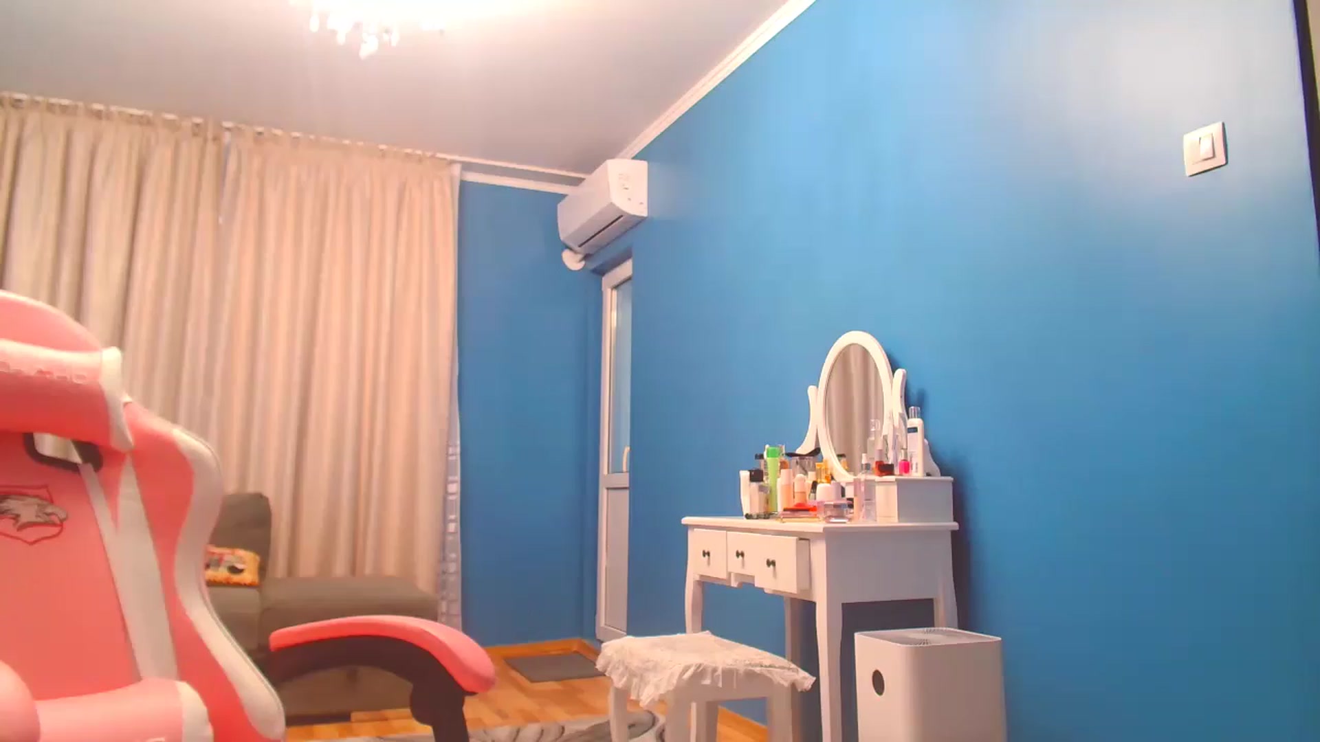 Gallery image thumbnail from HotCafeDelina's myfreecams stream on, 01/02/2023, 15:24 image 10 of 20