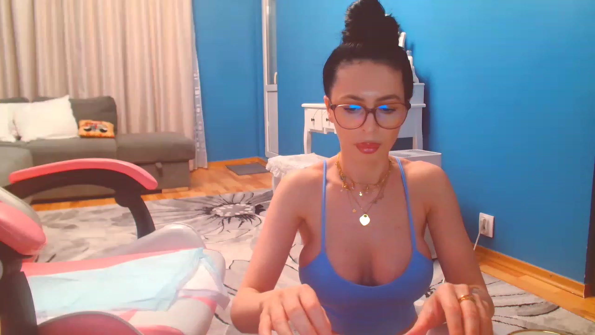 Gallery image thumbnail from HotCafeDelina's myfreecams stream on, 01/02/2023, 18:11 image 1 of 20