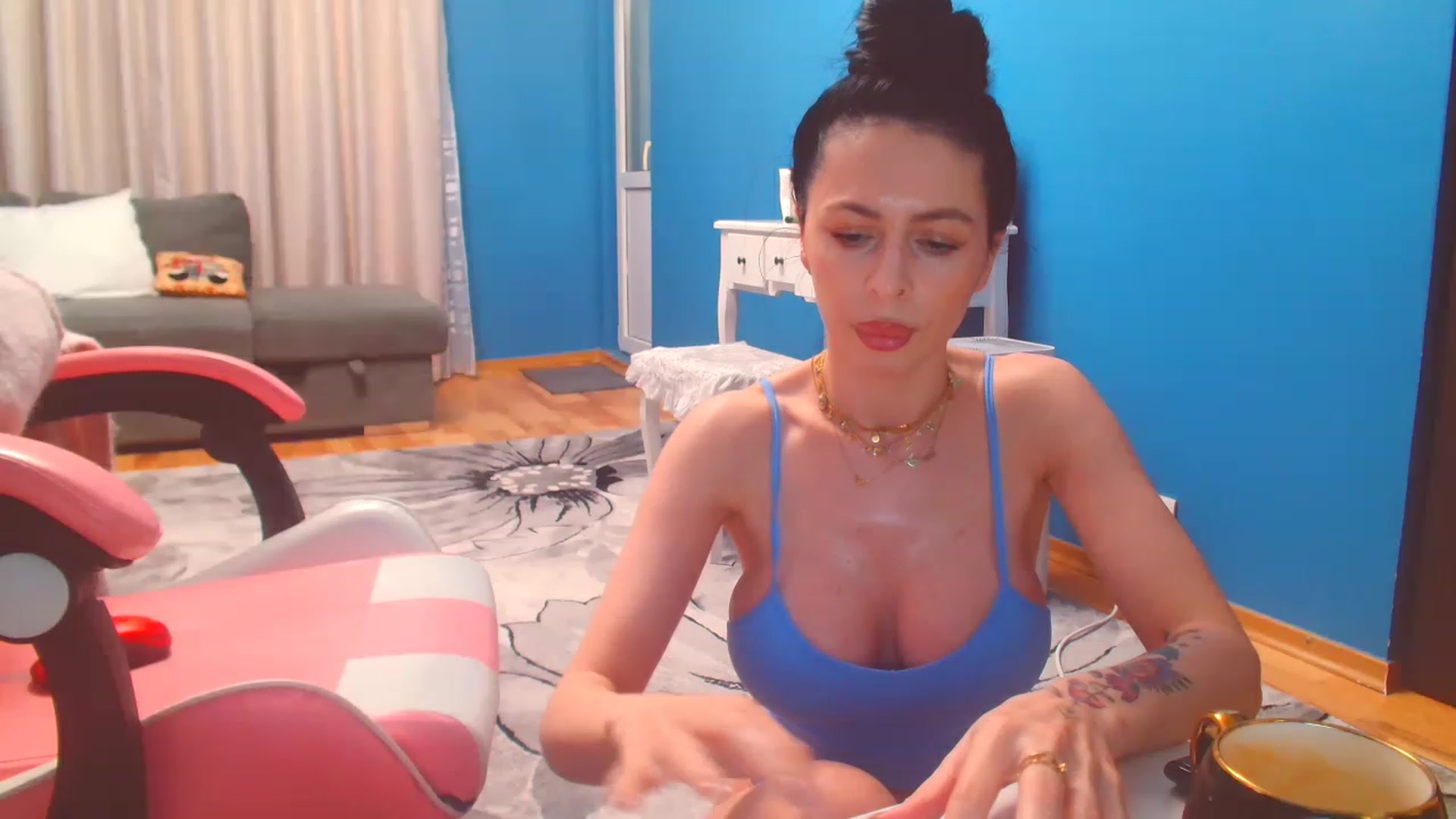 Gallery image thumbnail from HotCafeDelina's myfreecams stream on, 01/02/2023, 18:11 image 11 of 20