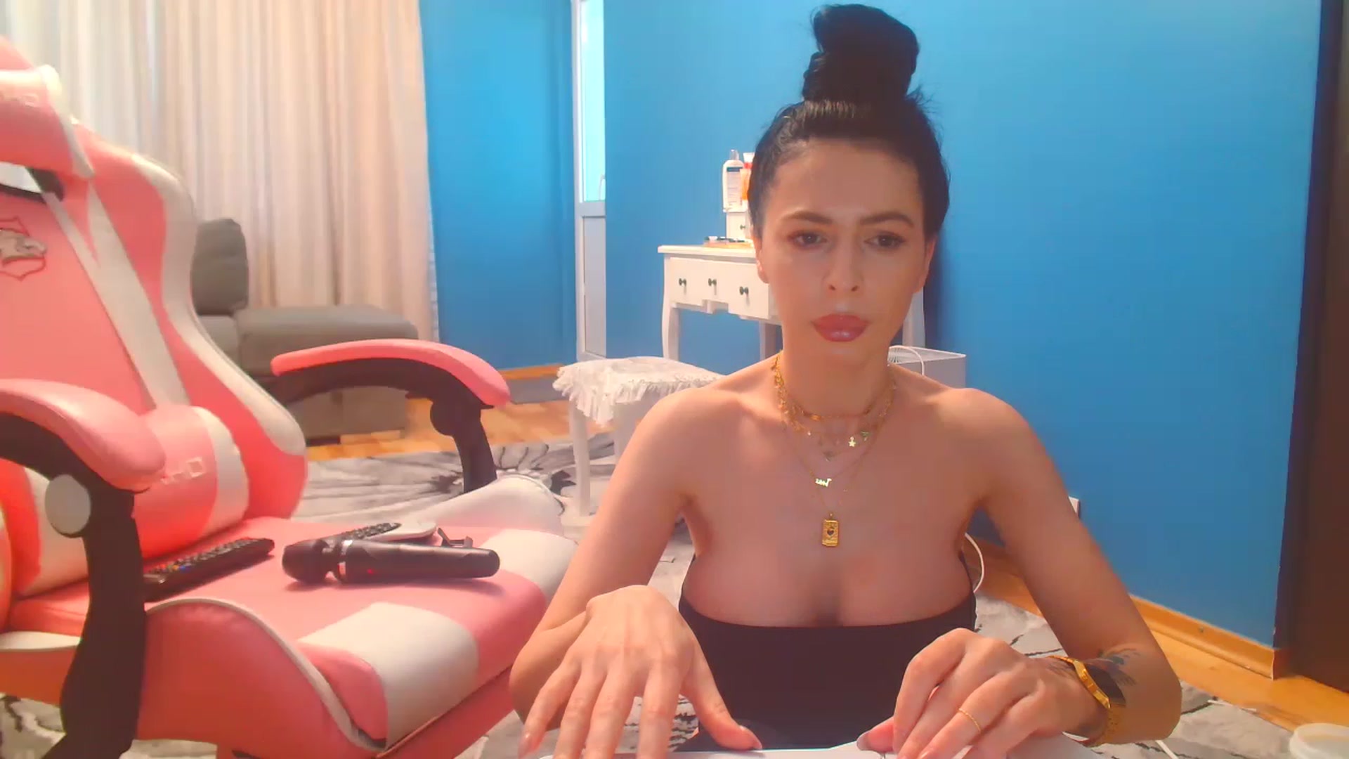 Gallery image thumbnail from HotCafeDelina's myfreecams stream on, 01/08/2023, 14:12 image 10 of 20