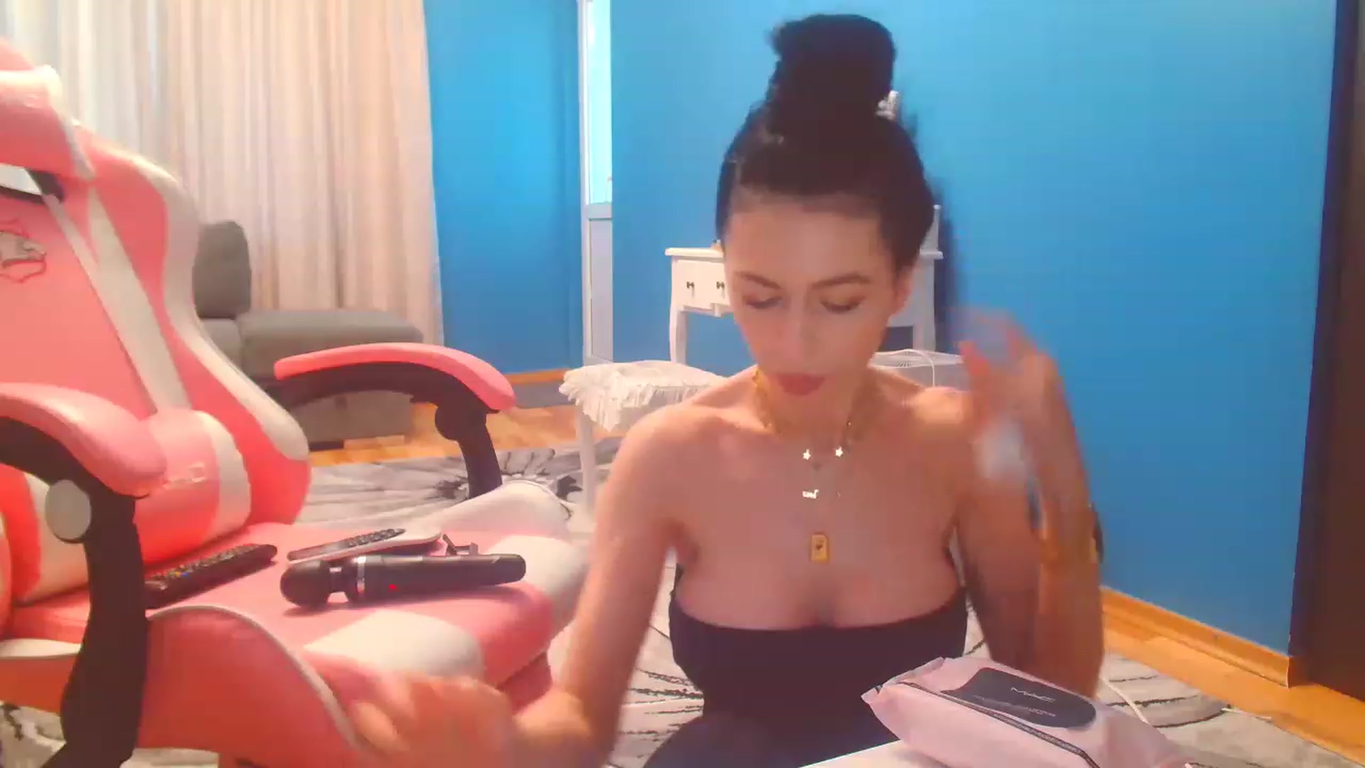 Gallery image thumbnail from HotCafeDelina's myfreecams stream on, 01/08/2023, 14:12 image 8 of 20