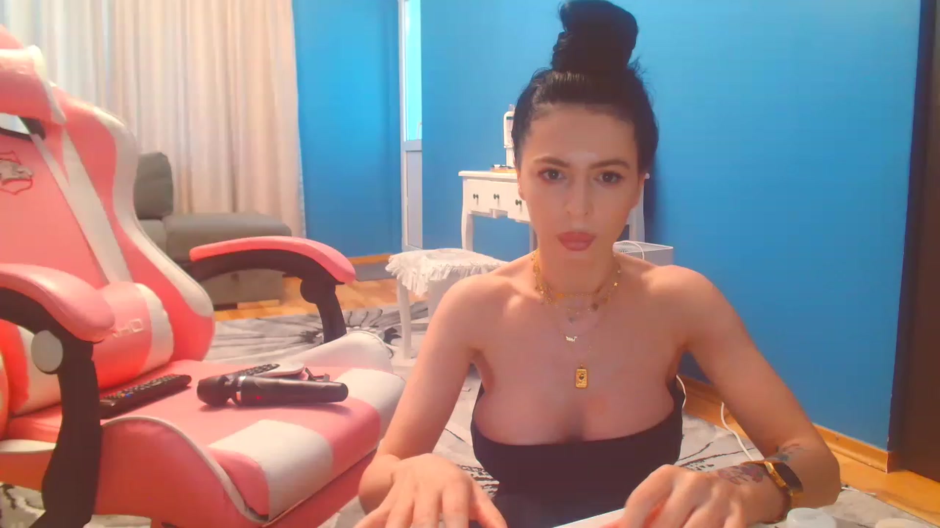 Gallery image thumbnail from HotCafeDelina's myfreecams stream on, 01/08/2023, 14:12 image 20 of 20