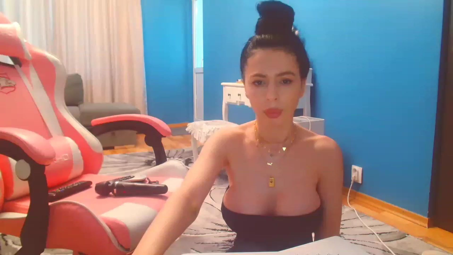 Gallery image thumbnail from HotCafeDelina's myfreecams stream on, 01/08/2023, 14:12 image 12 of 20