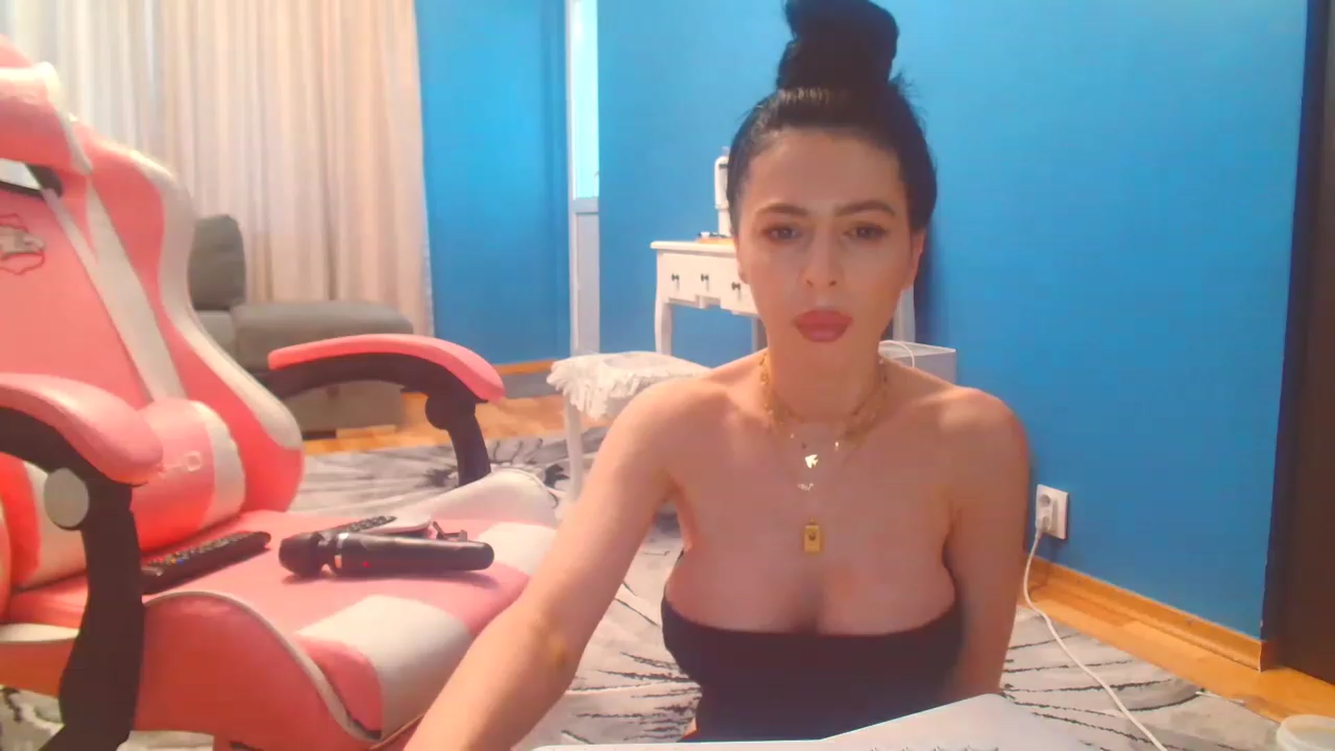 Gallery image thumbnail from HotCafeDelina's myfreecams stream on, 01/08/2023, 14:12 image 9 of 20