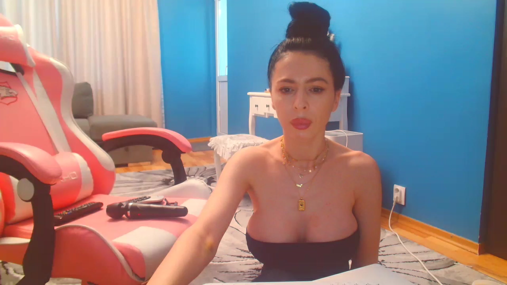 Gallery image thumbnail from HotCafeDelina's myfreecams stream on, 01/08/2023, 14:12 image 11 of 20