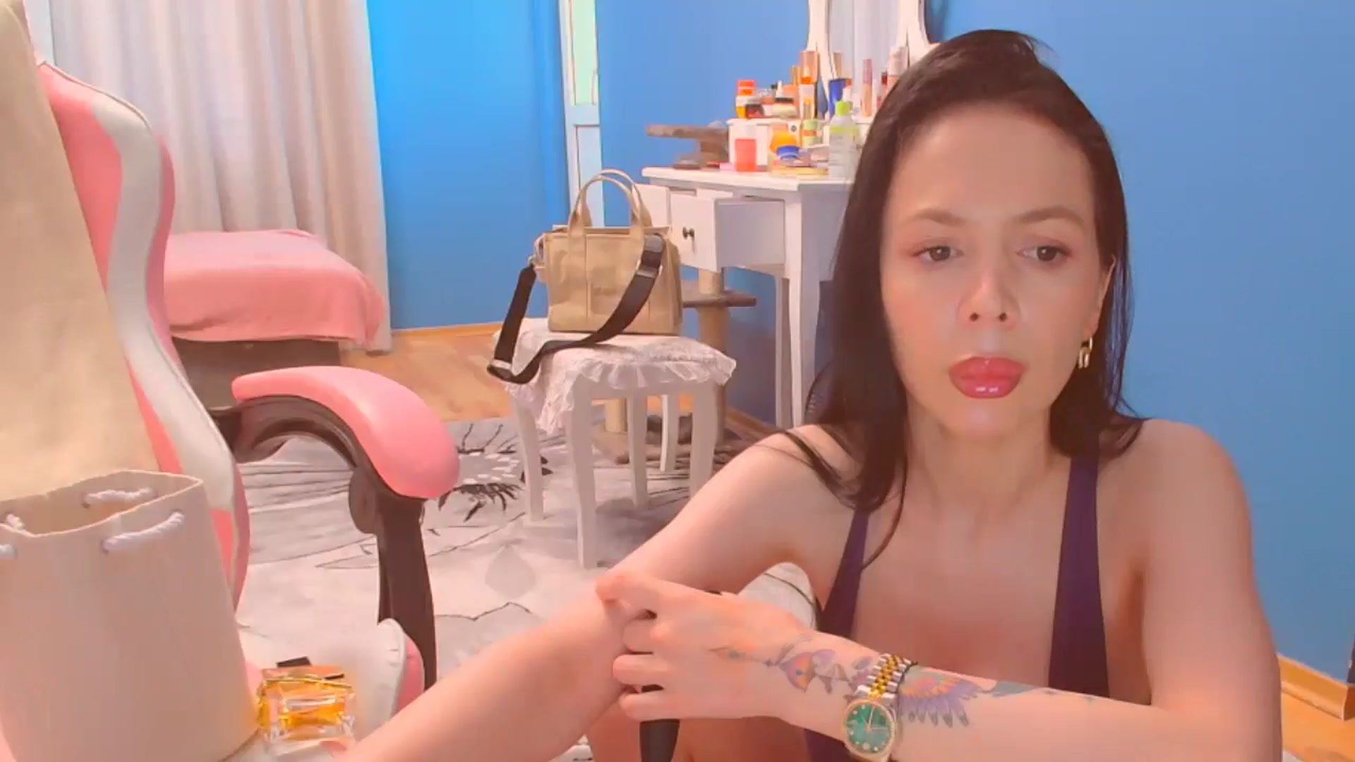 Gallery image thumbnail from HotCafeDelina's myfreecams stream on, 08/16/2023, 13:45 image 11 of 20