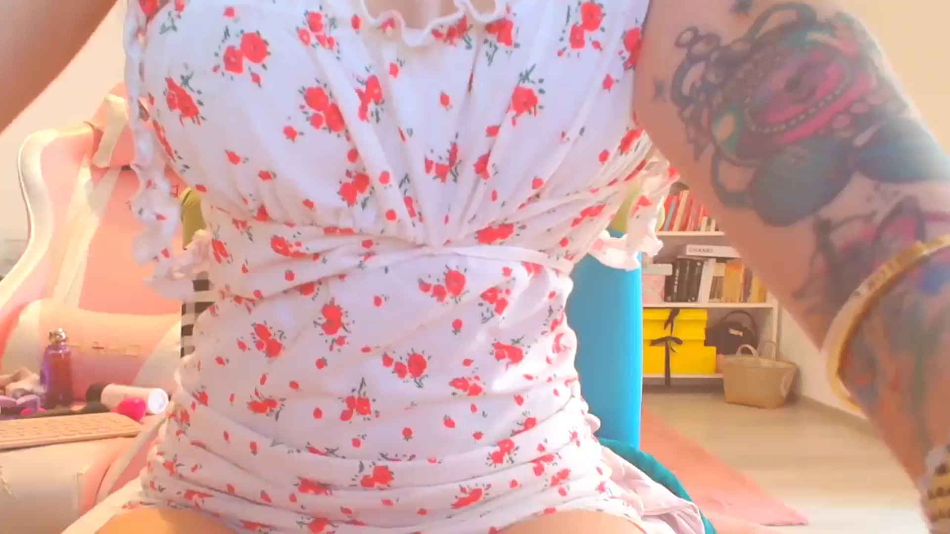 Gallery image thumbnail from HotCafeDelina's myfreecams stream on, 08/17/2025, 10:05 image 4 of 20