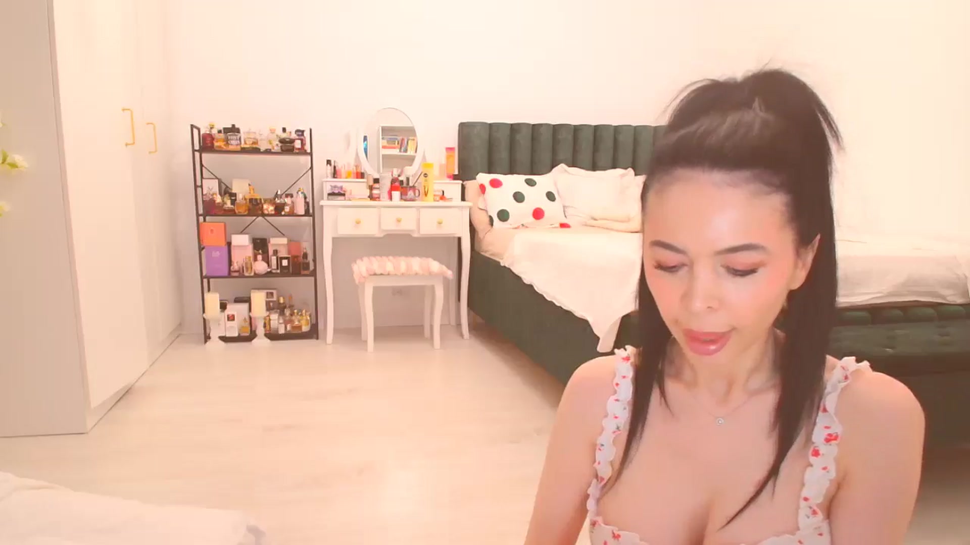 Gallery image thumbnail from HotCafeDelina's myfreecams stream on, 12/31/2025, 18:14 image 17 of 20