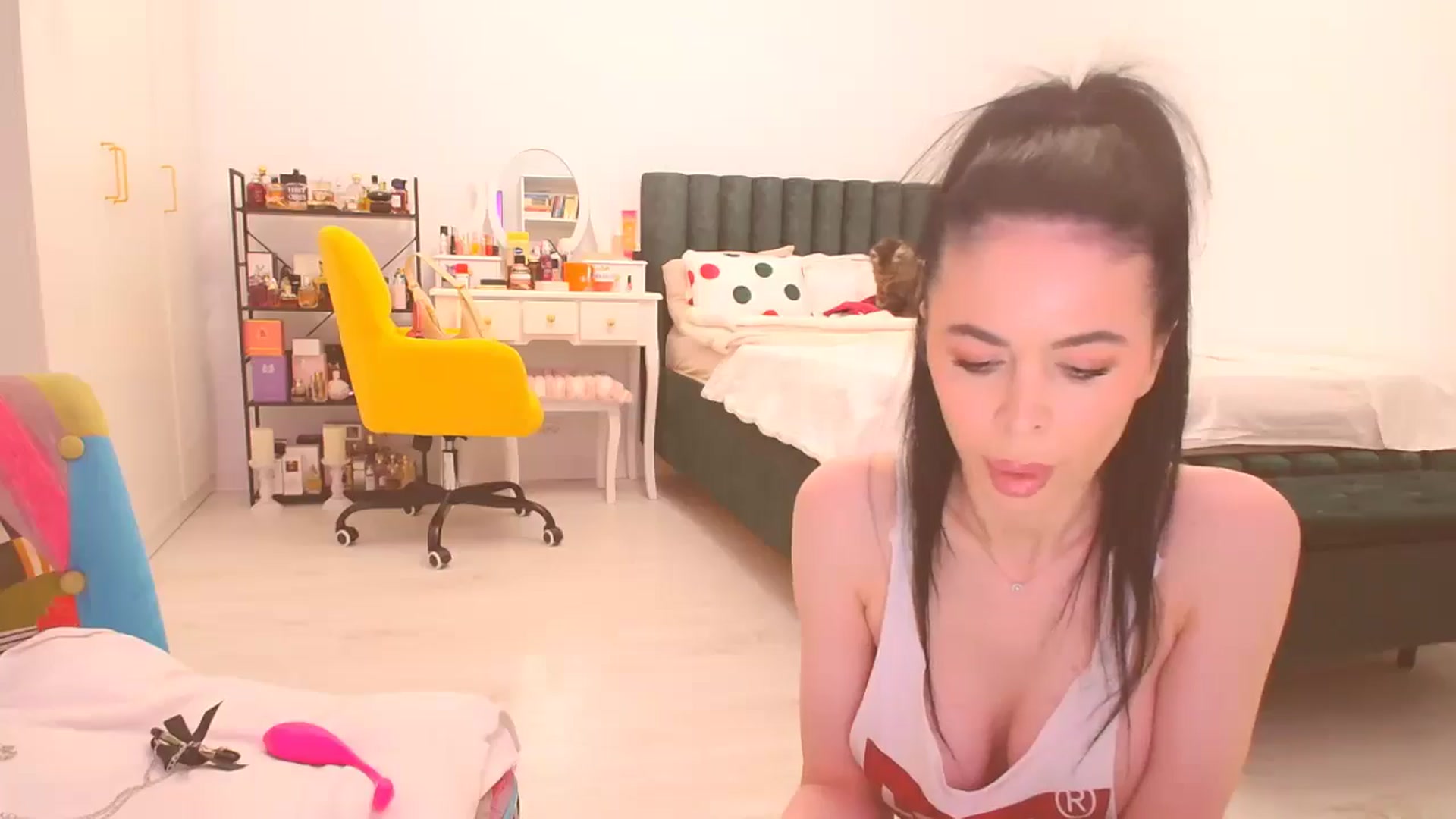 Gallery image thumbnail from HotCafeDelina's myfreecams stream on, 01/01/2026, 17:59 image 15 of 20
