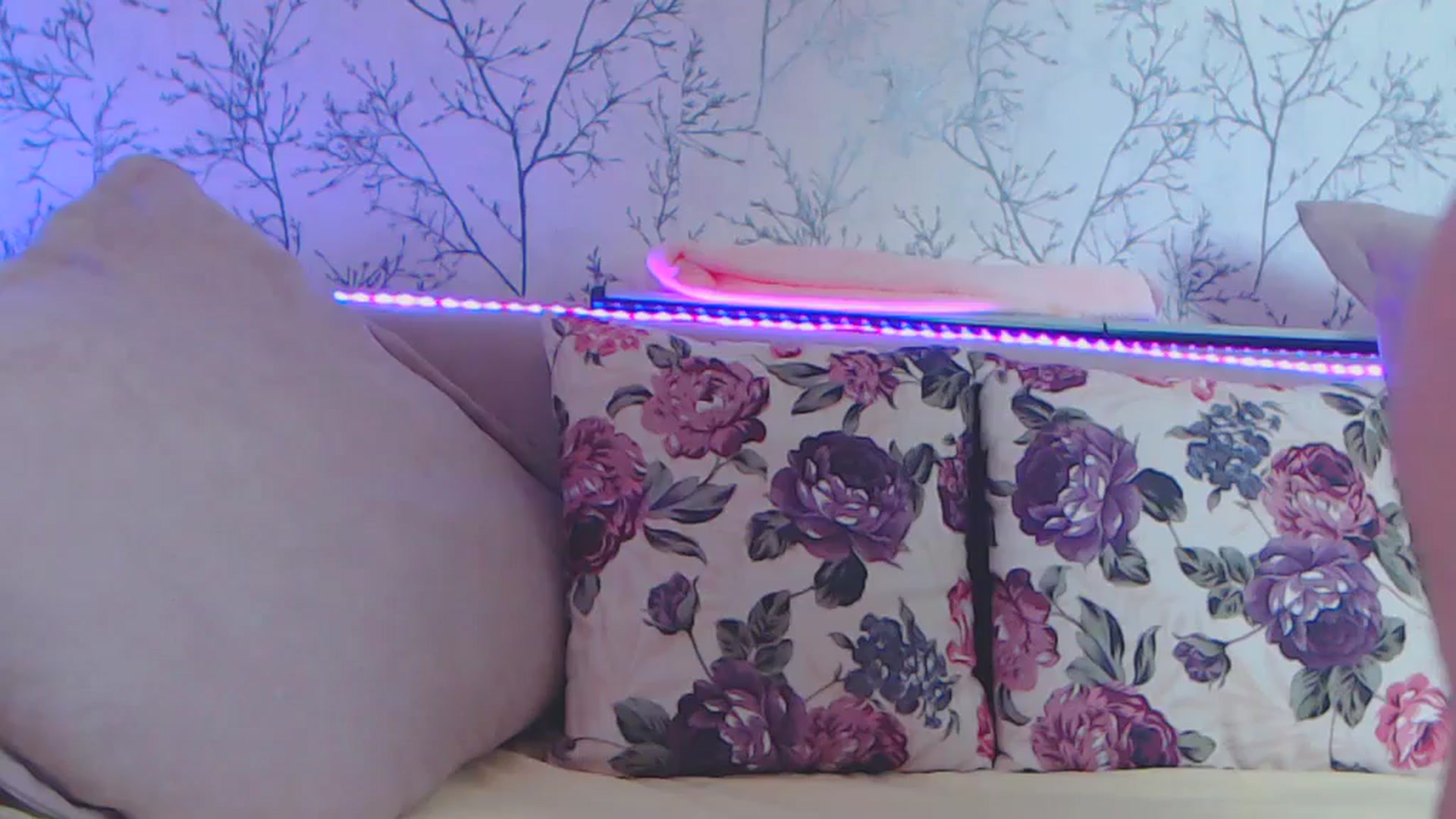 Gallery image thumbnail from HotCallia's myfreecams stream on, 07/18/2024, 08:15 image 6 of 20