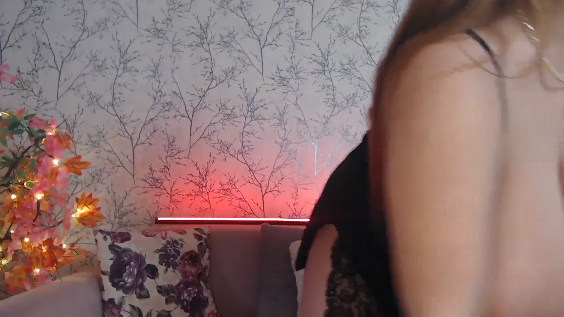 Gallery image thumbnail from HotCallia's myfreecams stream on, 03/17/2025, 10:20 image 14 of 20