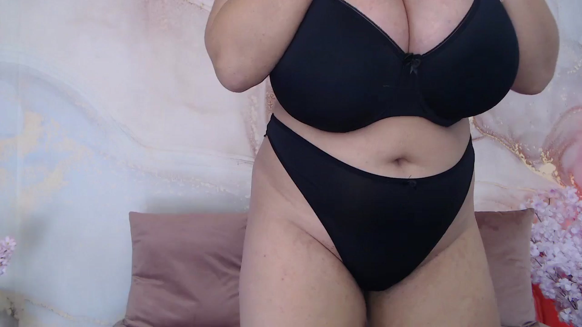 Gallery image thumbnail from HotCallia's myfreecams stream on, 10/29/2025, 09:07 image 6 of 20
