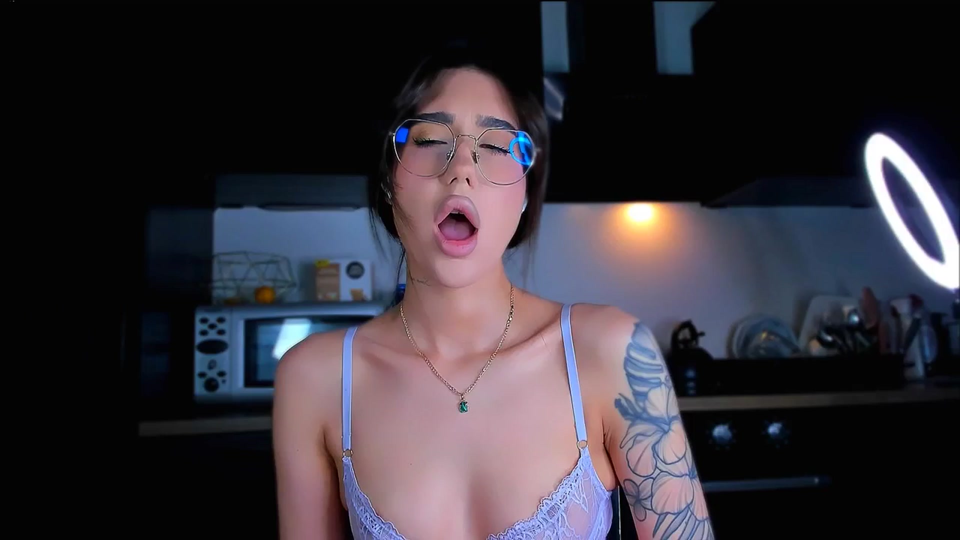 Gallery image thumbnail from HotCrispbread's myfreecams stream on, 12/11/2025, 17:06 image 1 of 20