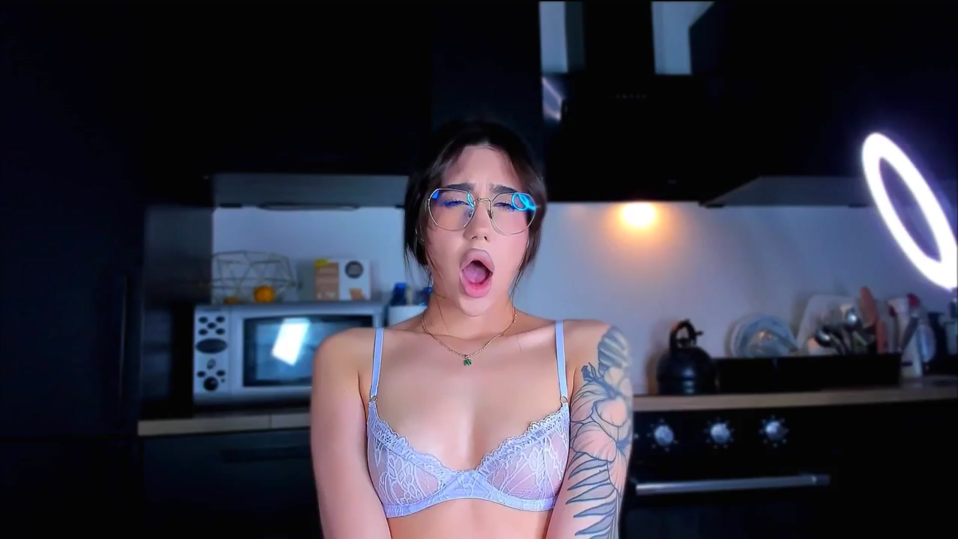 Gallery image thumbnail from HotCrispbread's myfreecams stream on, 12/11/2025, 17:06 image 2 of 20