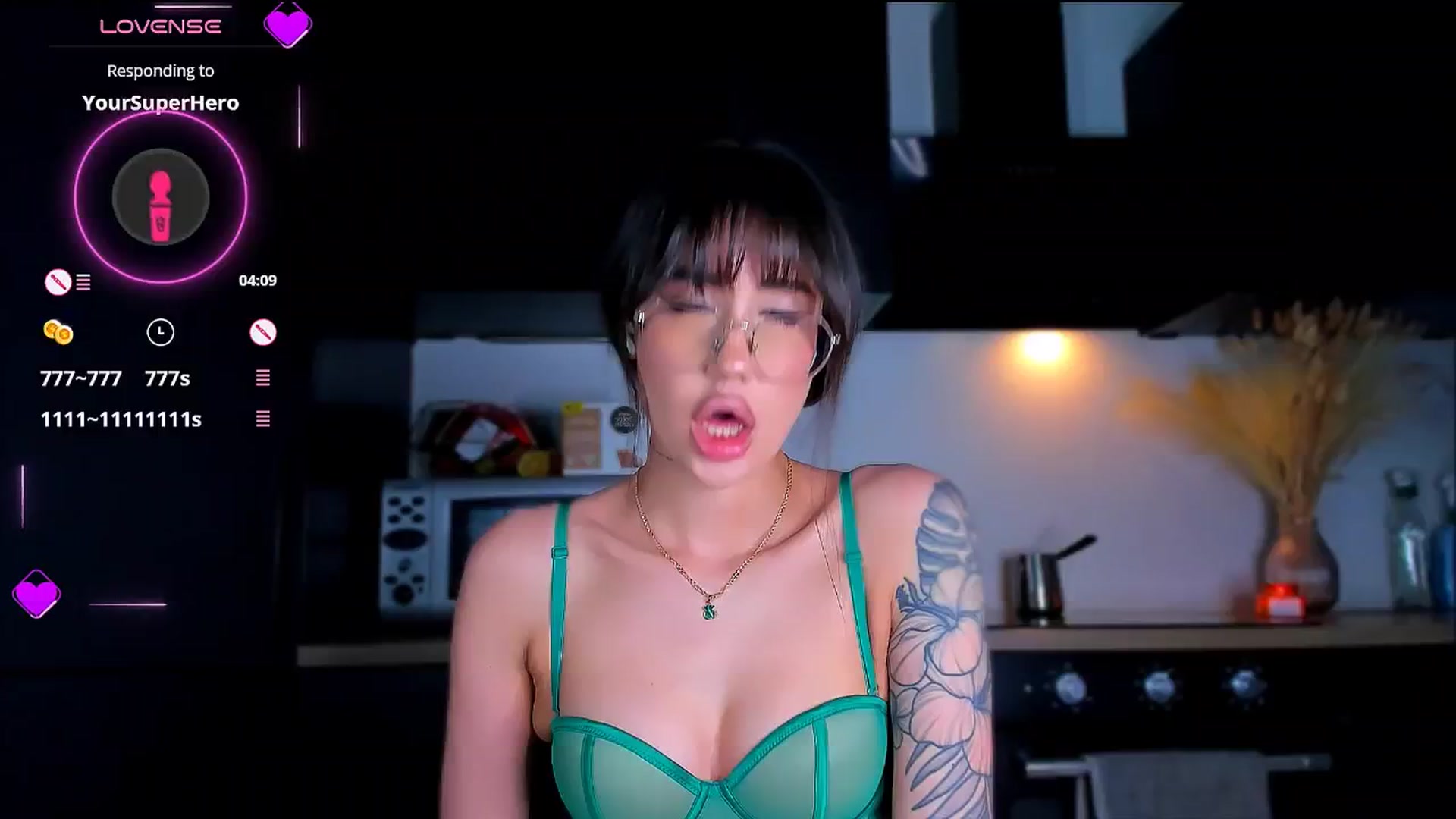 Gallery image thumbnail from HotCrispbread's myfreecams stream on, 01/06/2026, 16:18 image 14 of 20