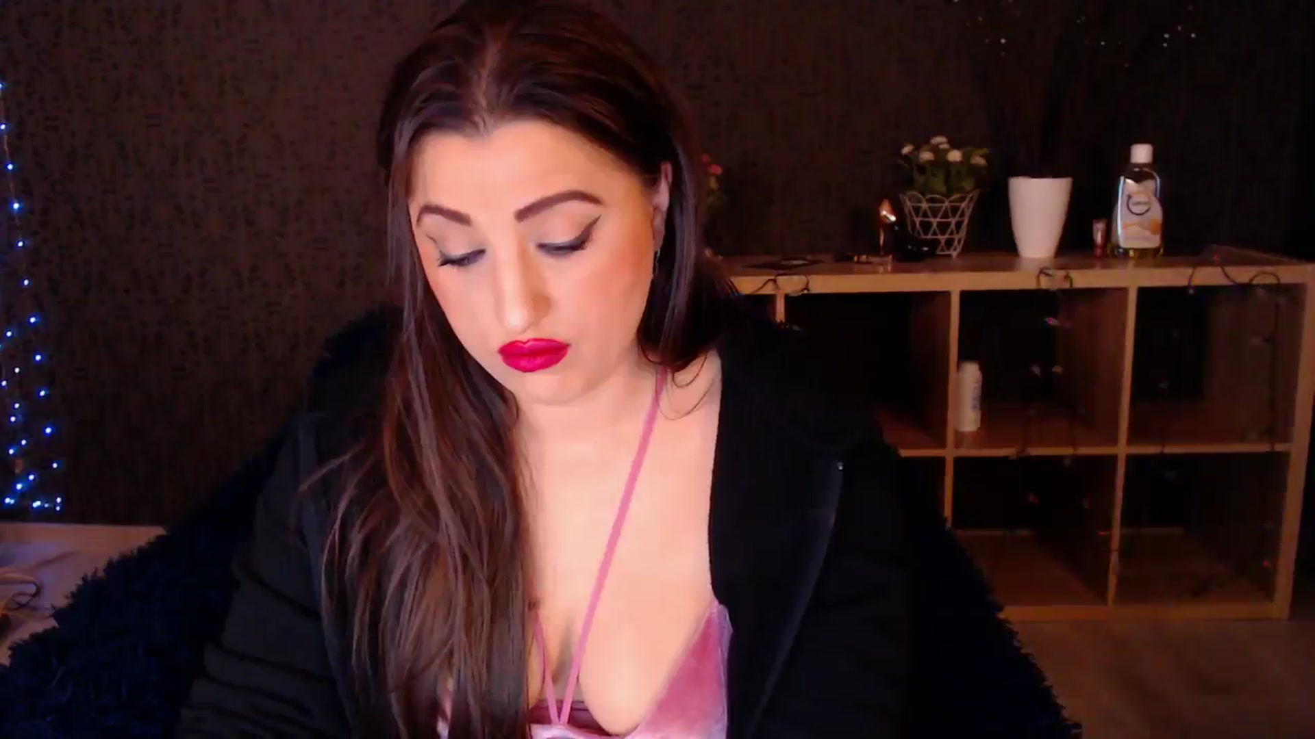 Gallery image thumbnail from HotRebbecca's myfreecams stream on, 01/22/2025, 02:39 image 6 of 20