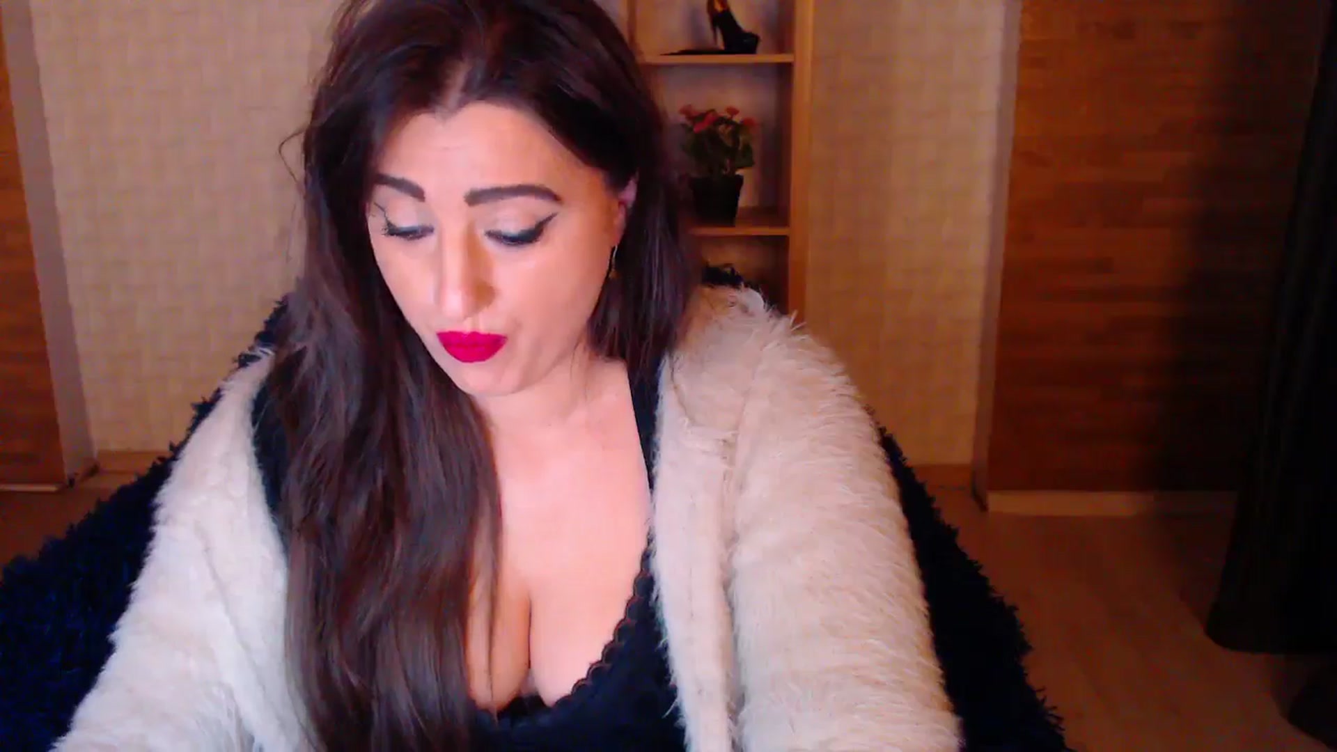 Gallery image thumbnail from HotRebbecca's myfreecams stream on, 05/19/2025, 24:04 image 18 of 20